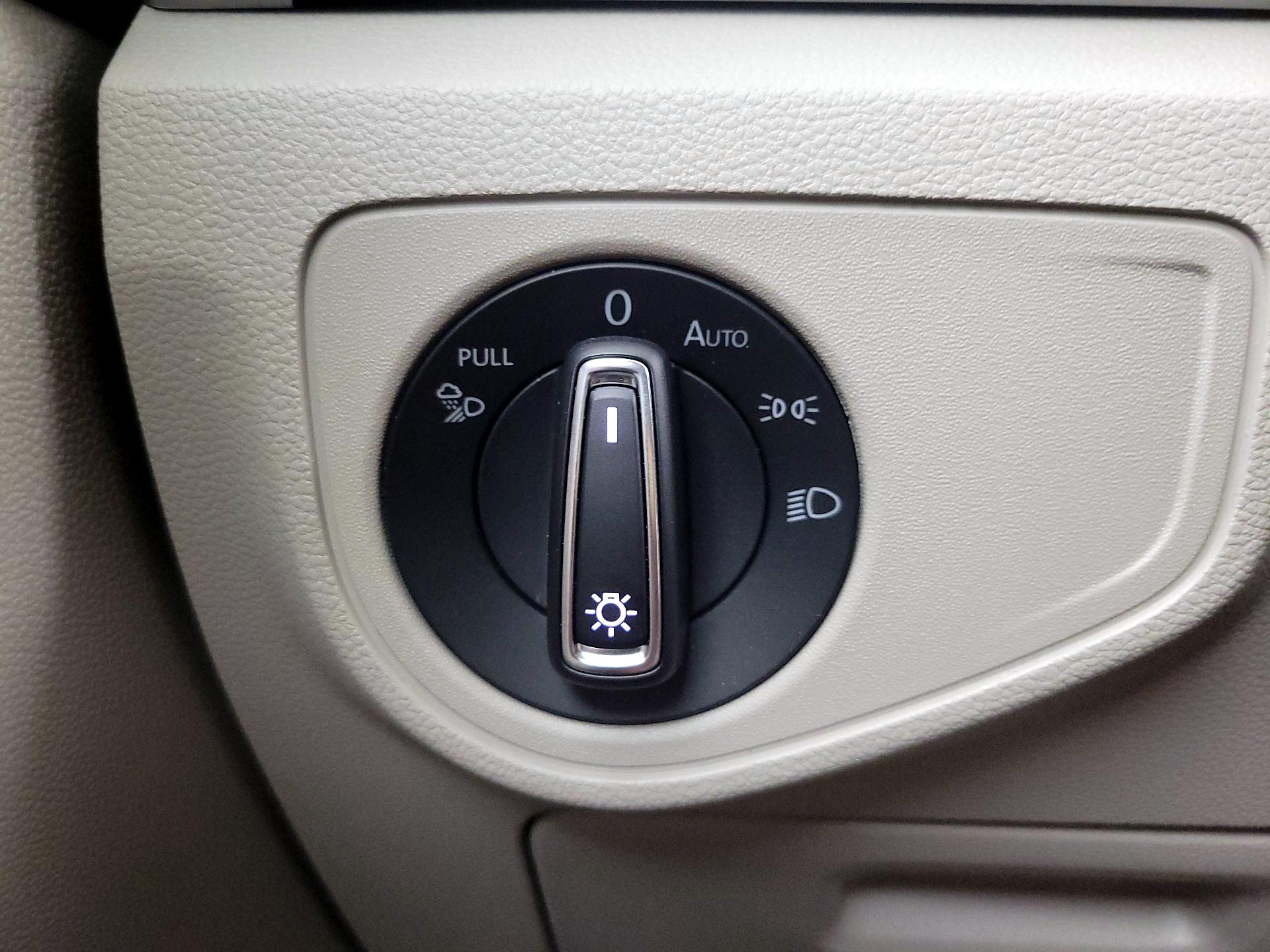 Thumbnail: 2023 Volkswagen Atlas - 13