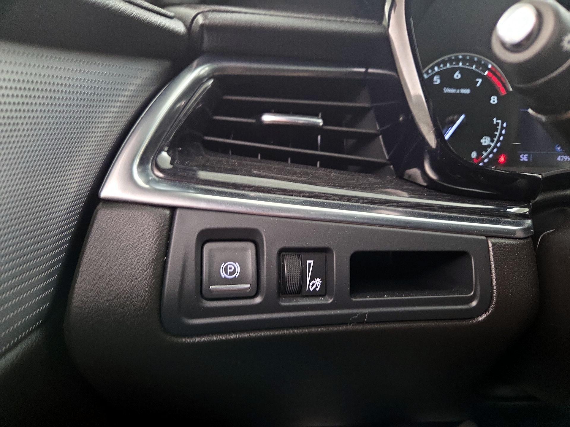 Thumbnail: 2023 Cadillac XT5 - 11