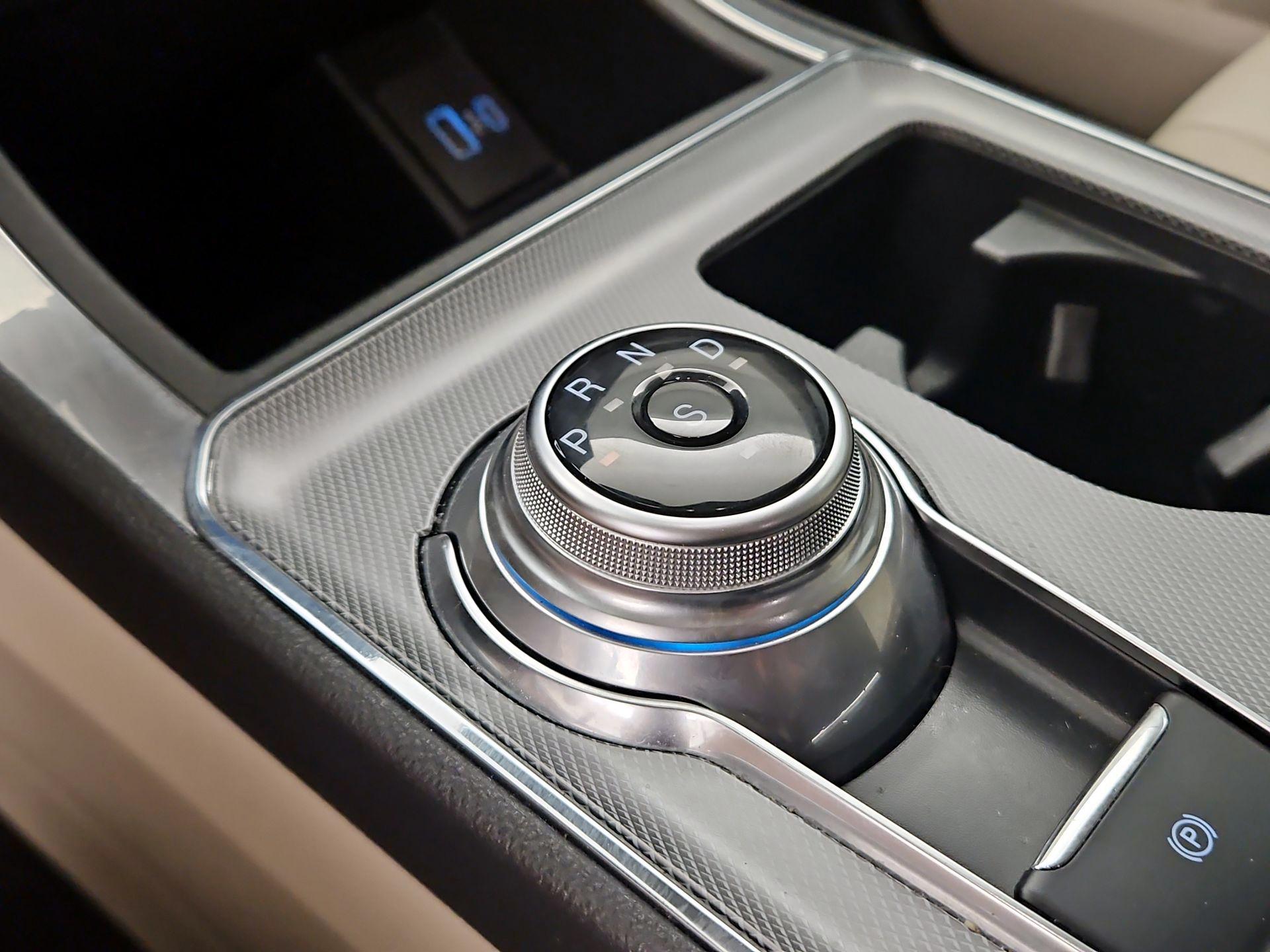 Thumbnail: 2021 Ford Edge - 17