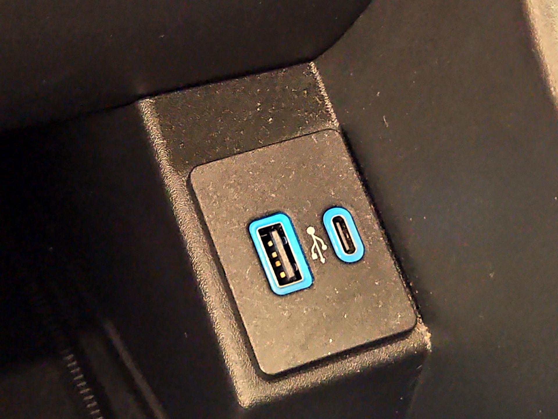 Thumbnail: 2021 Ford Edge - 18