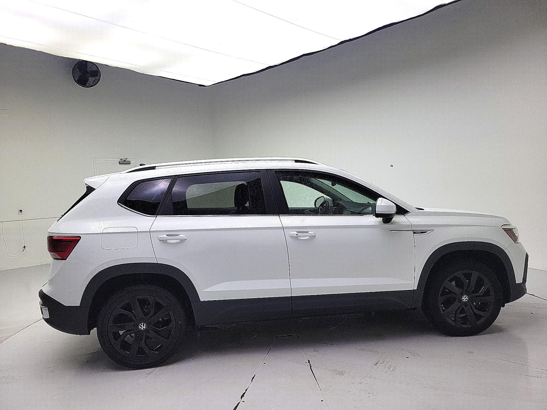 Thumbnail: 2023 Volkswagen Taos - 4