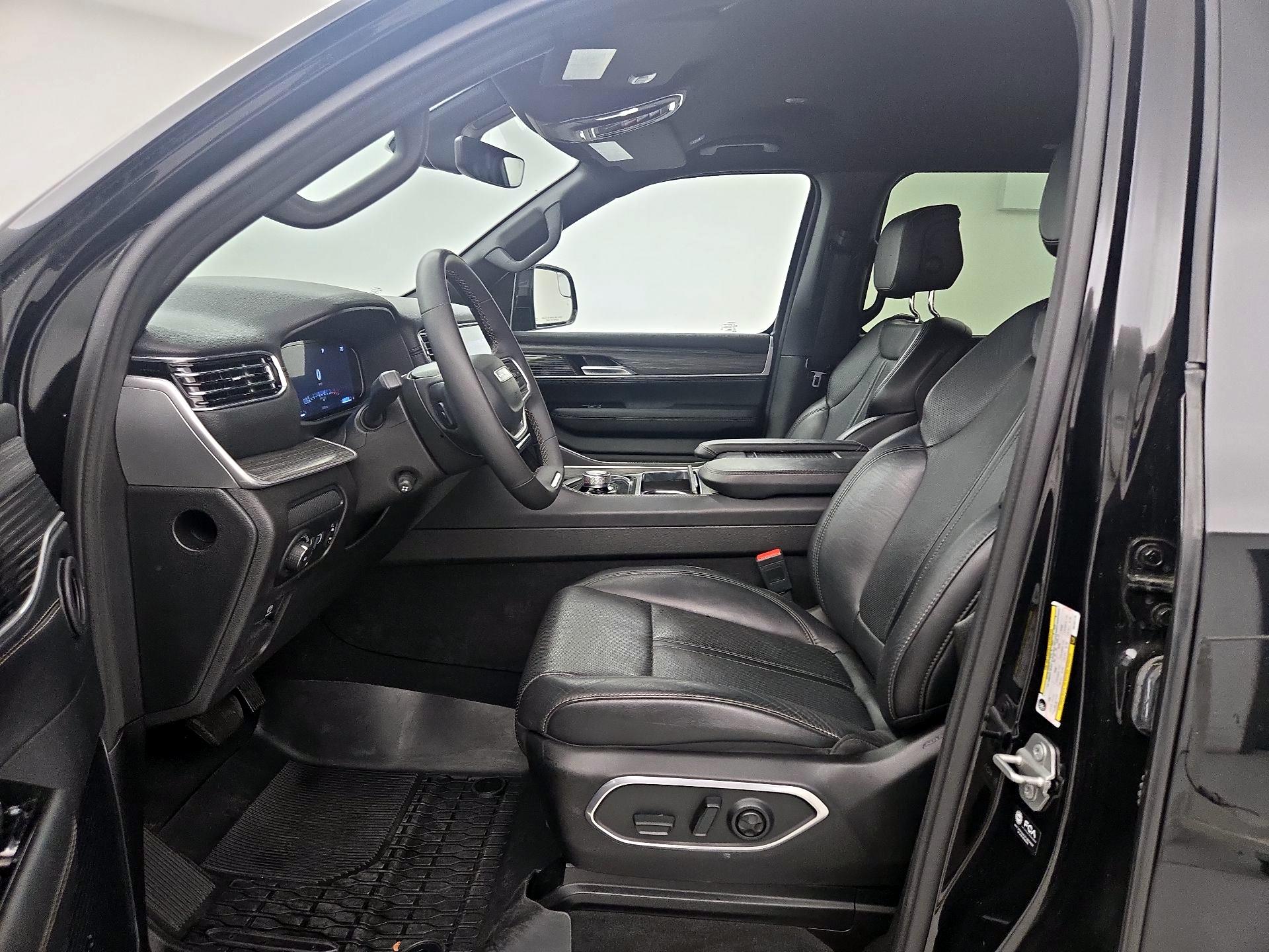 Thumbnail: 2024 Jeep Wagoneer - 11