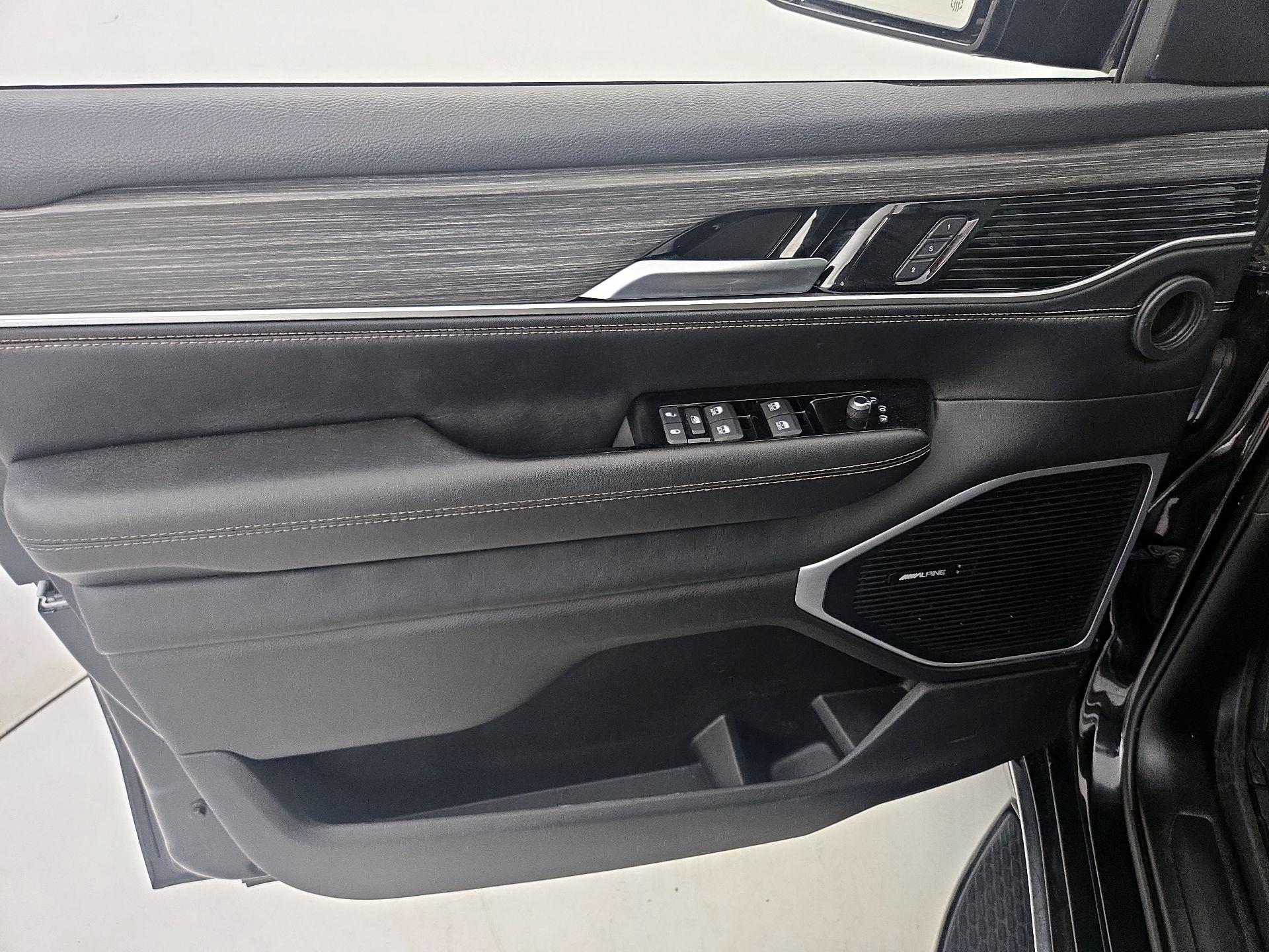 Thumbnail: 2024 Jeep Wagoneer - 12