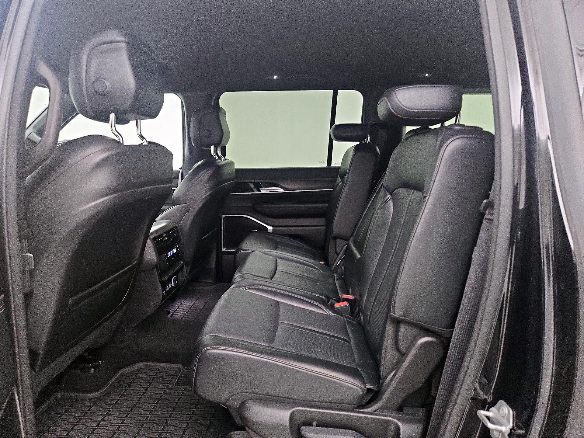 Thumbnail: 2024 Jeep Wagoneer - 20