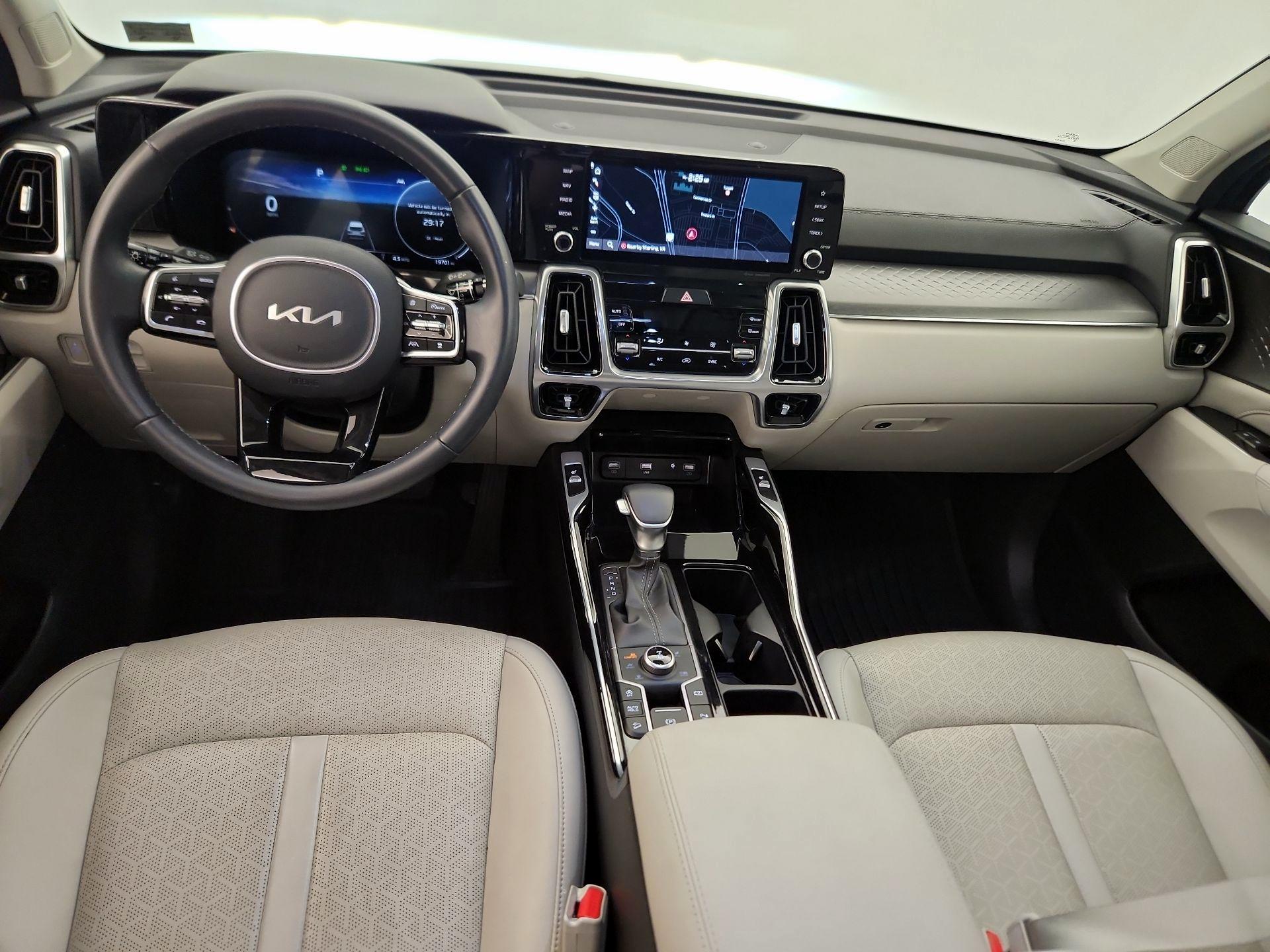 Thumbnail: 2023 Kia Sorento - 9