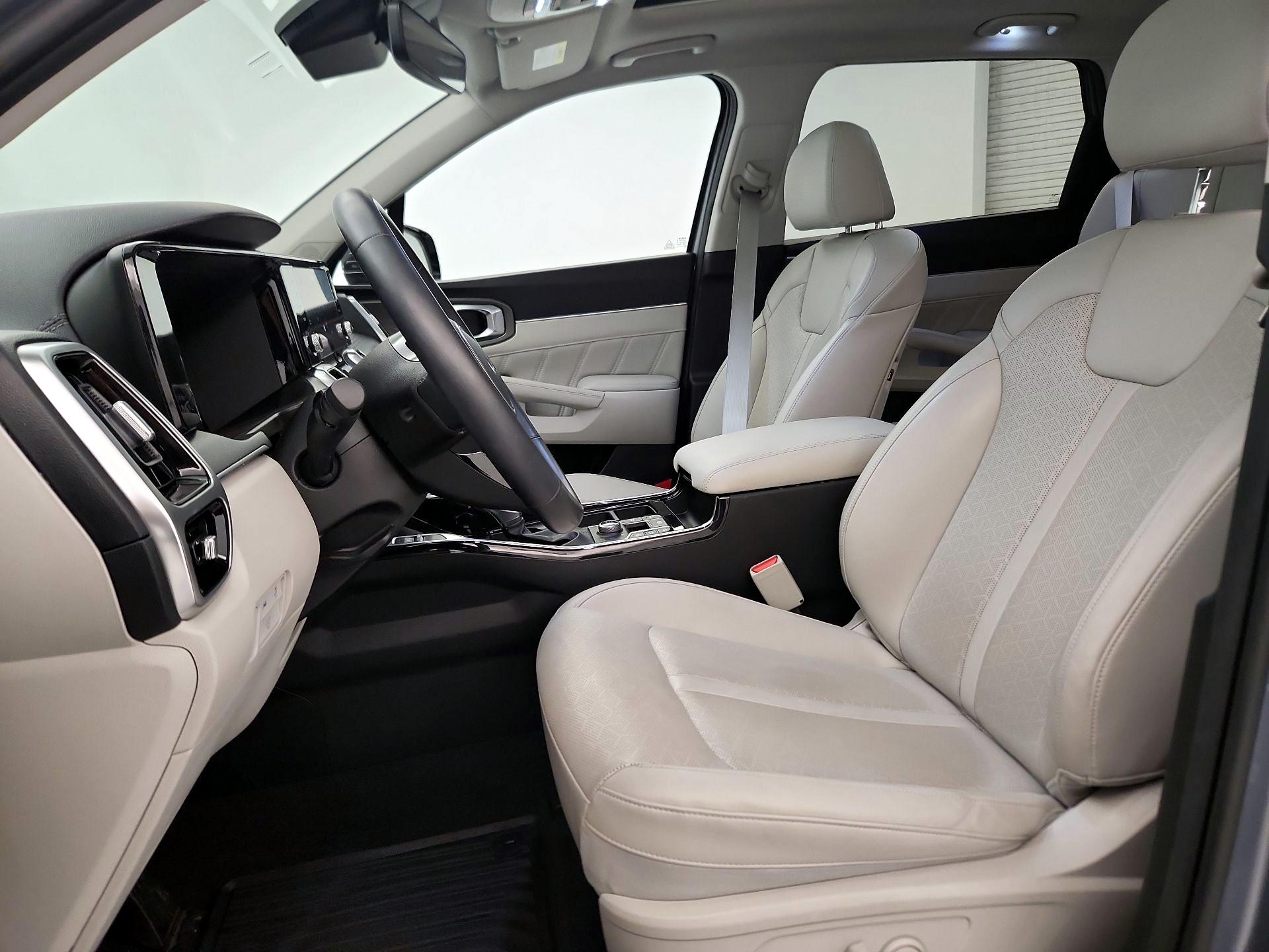 Thumbnail: 2023 Kia Sorento - 11