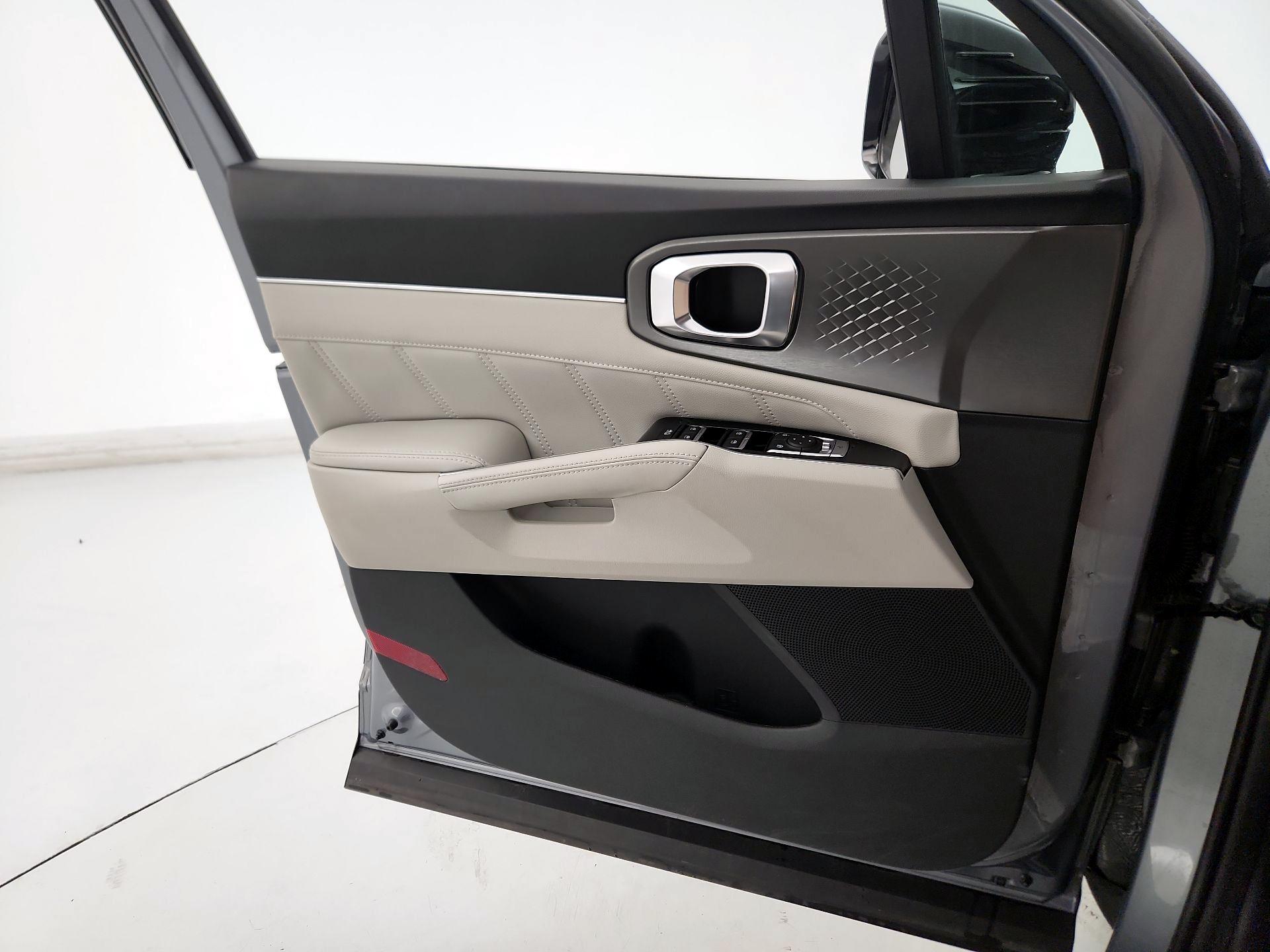 Thumbnail: 2023 Kia Sorento - 12