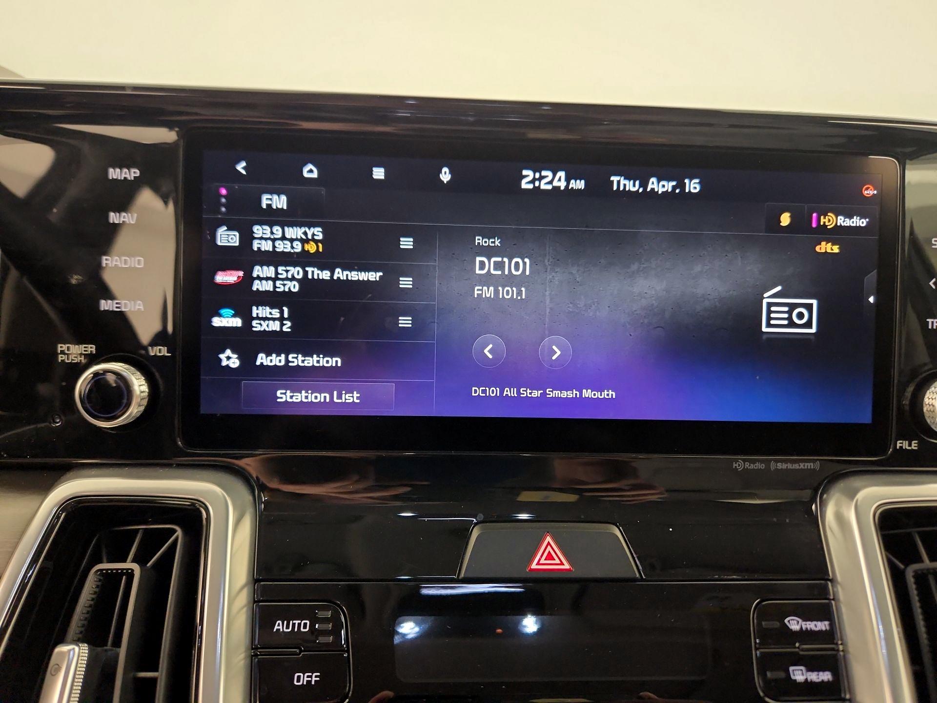 Thumbnail: 2023 Kia Sorento - 16