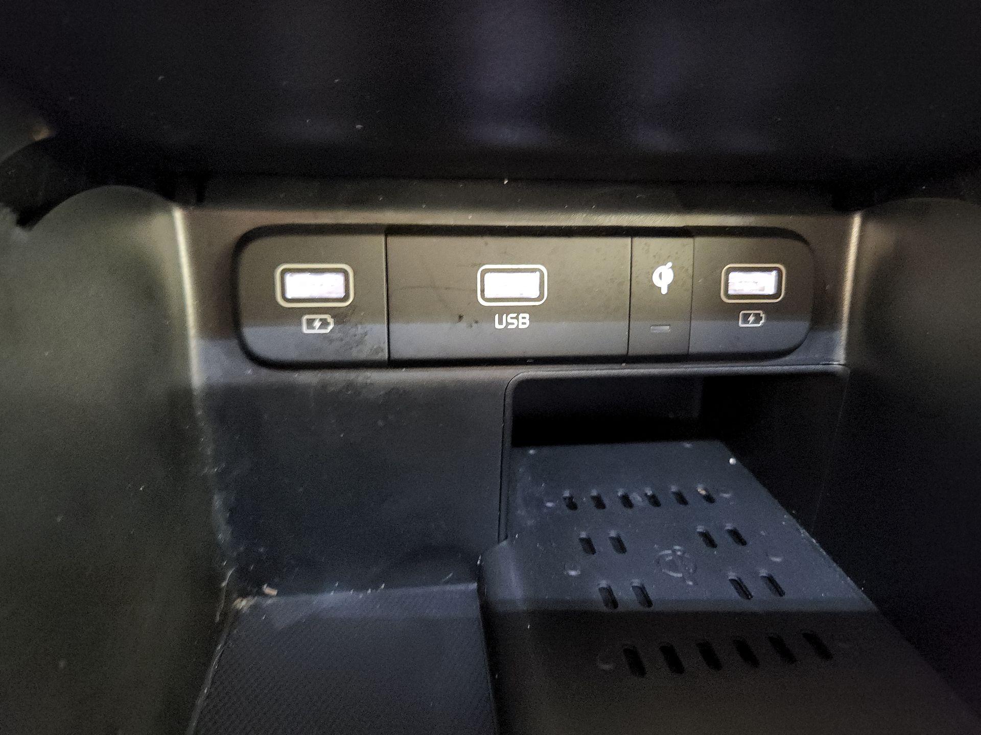 Thumbnail: 2023 Kia Sorento - 19