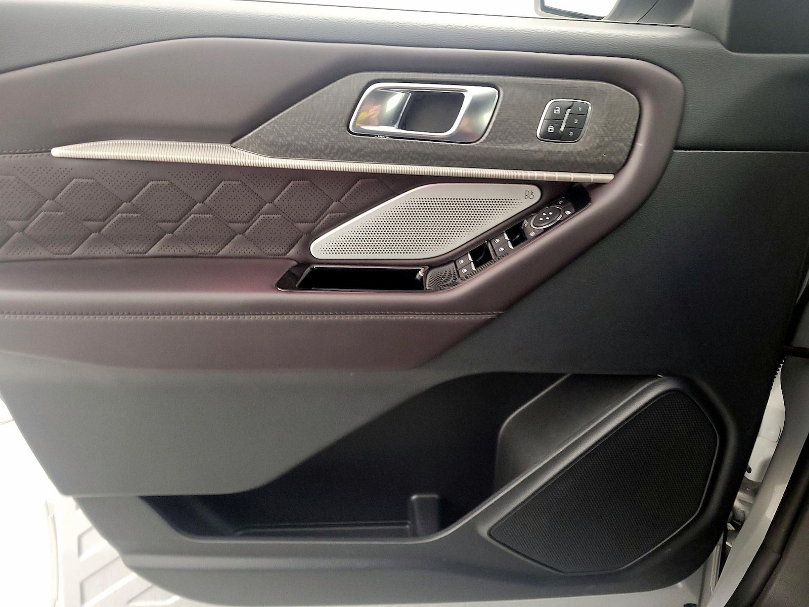 2025 Ford Explorer Platinum - Photo 13