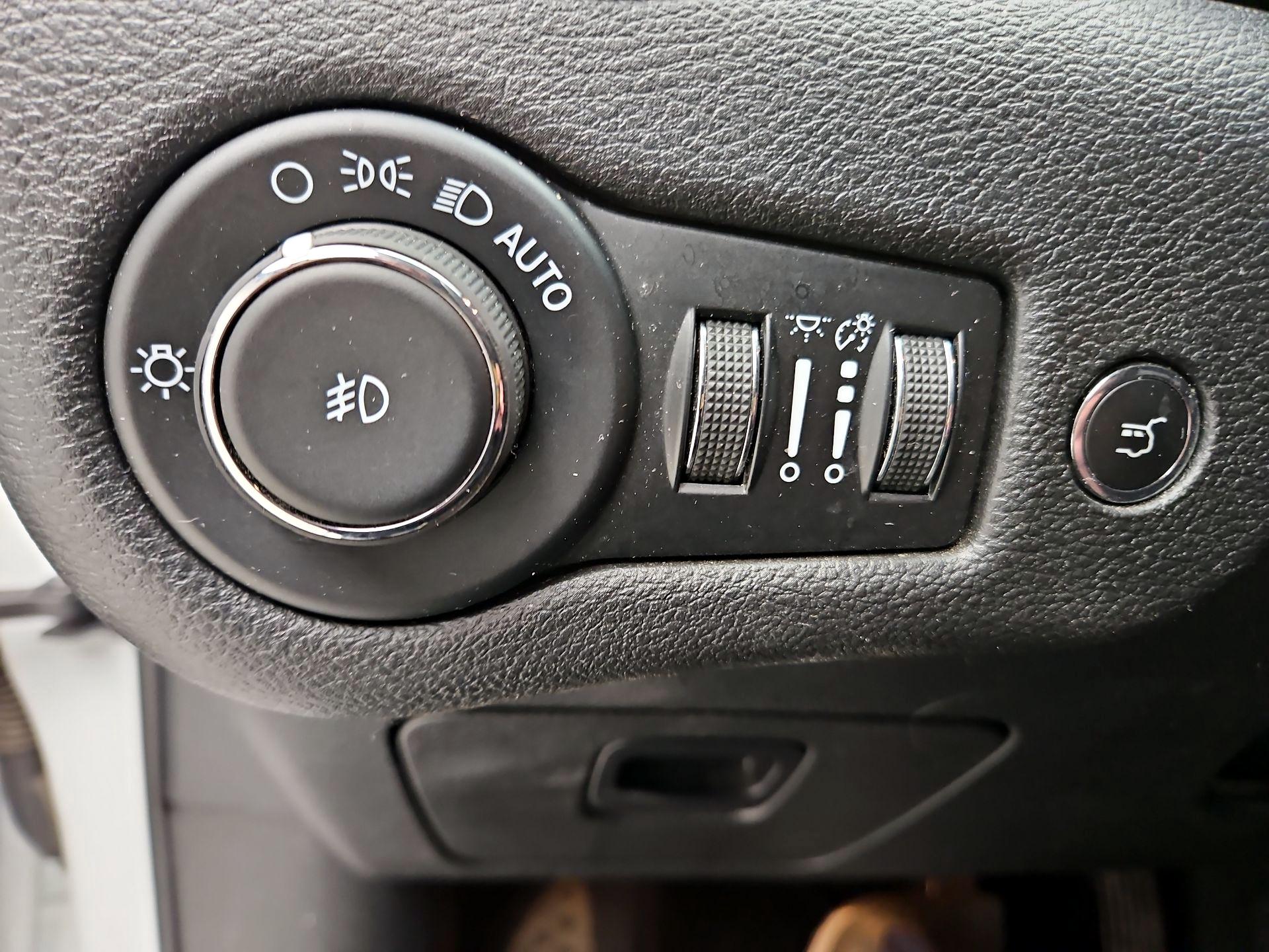 Thumbnail: 2023 Jeep Cherokee - 11