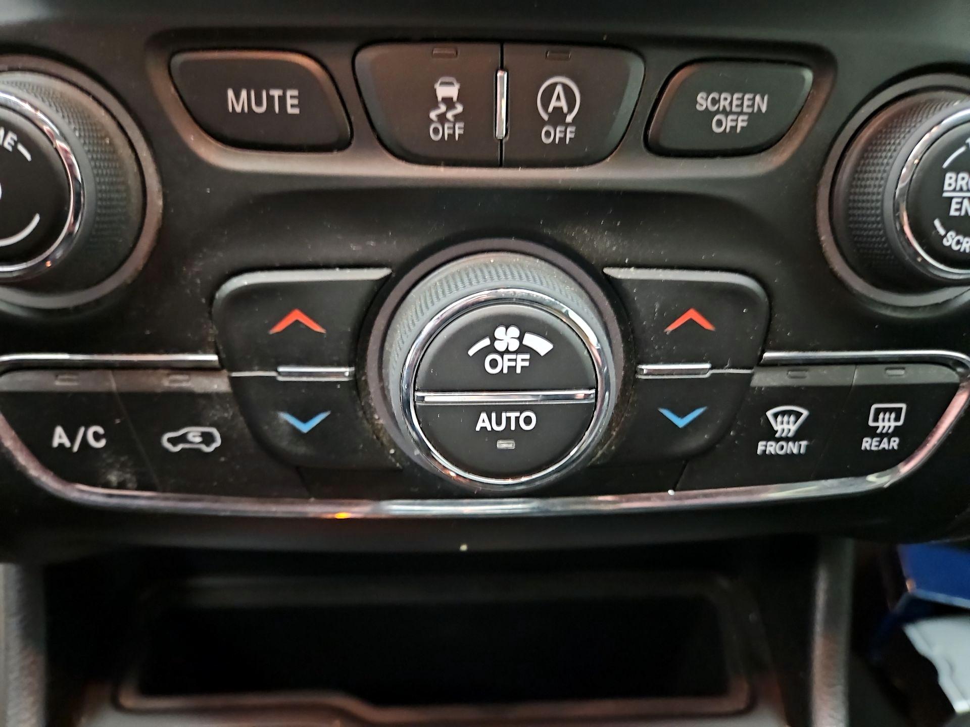 Thumbnail: 2023 Jeep Cherokee - 15