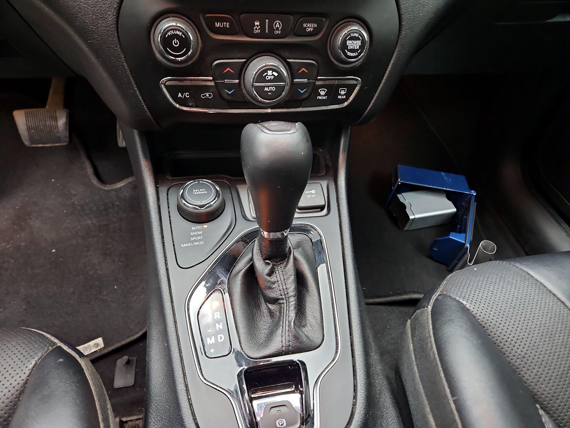 Thumbnail: 2023 Jeep Cherokee - 16