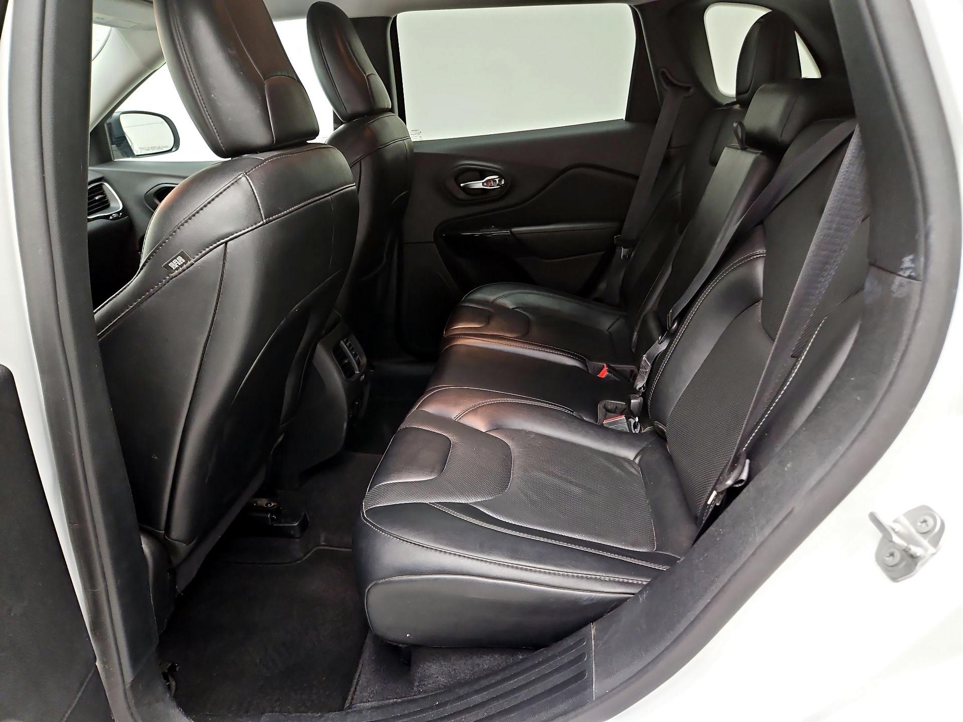 Thumbnail: 2023 Jeep Cherokee - 18