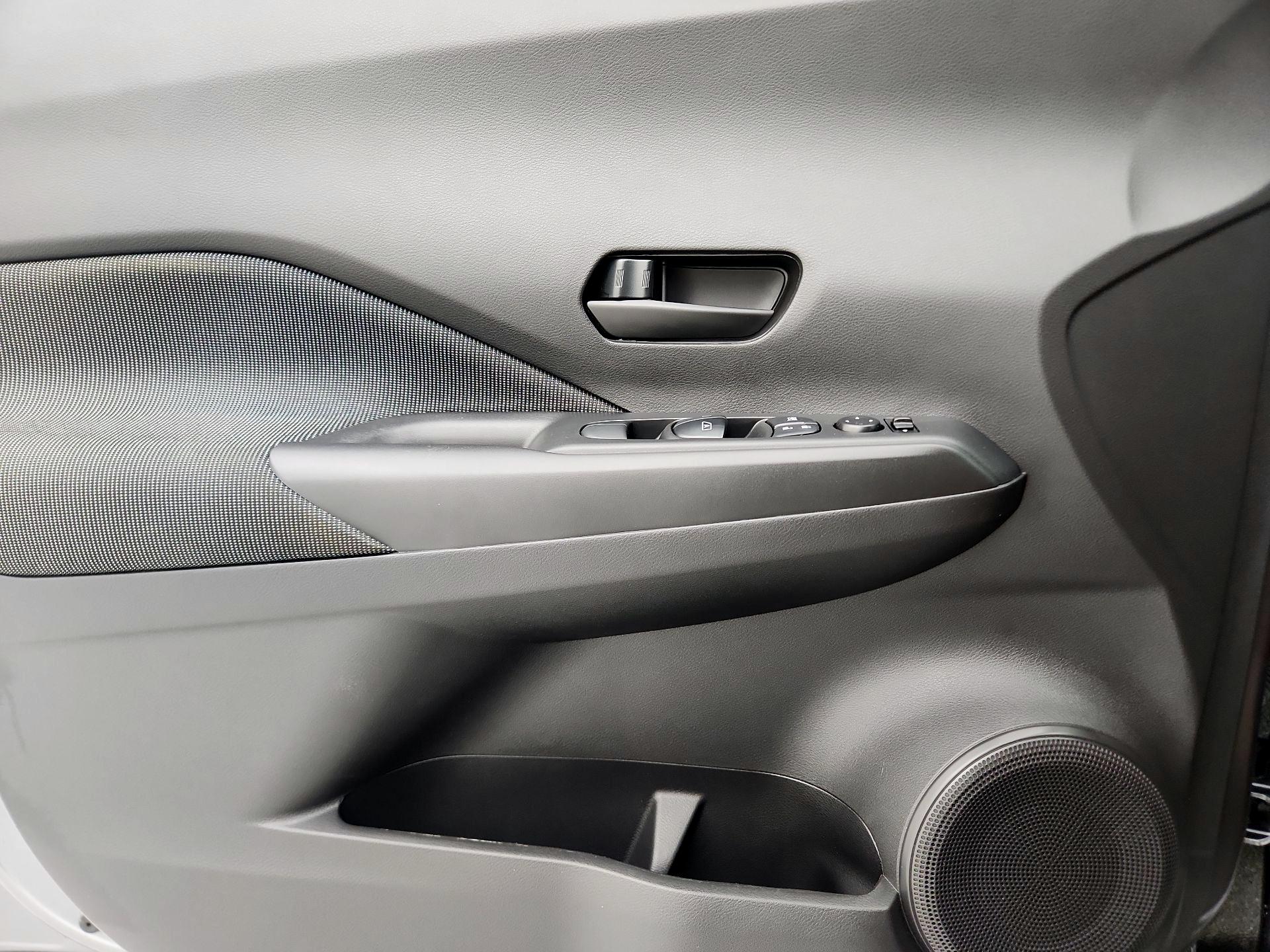 Thumbnail: 2020 Nissan Kicks - 12