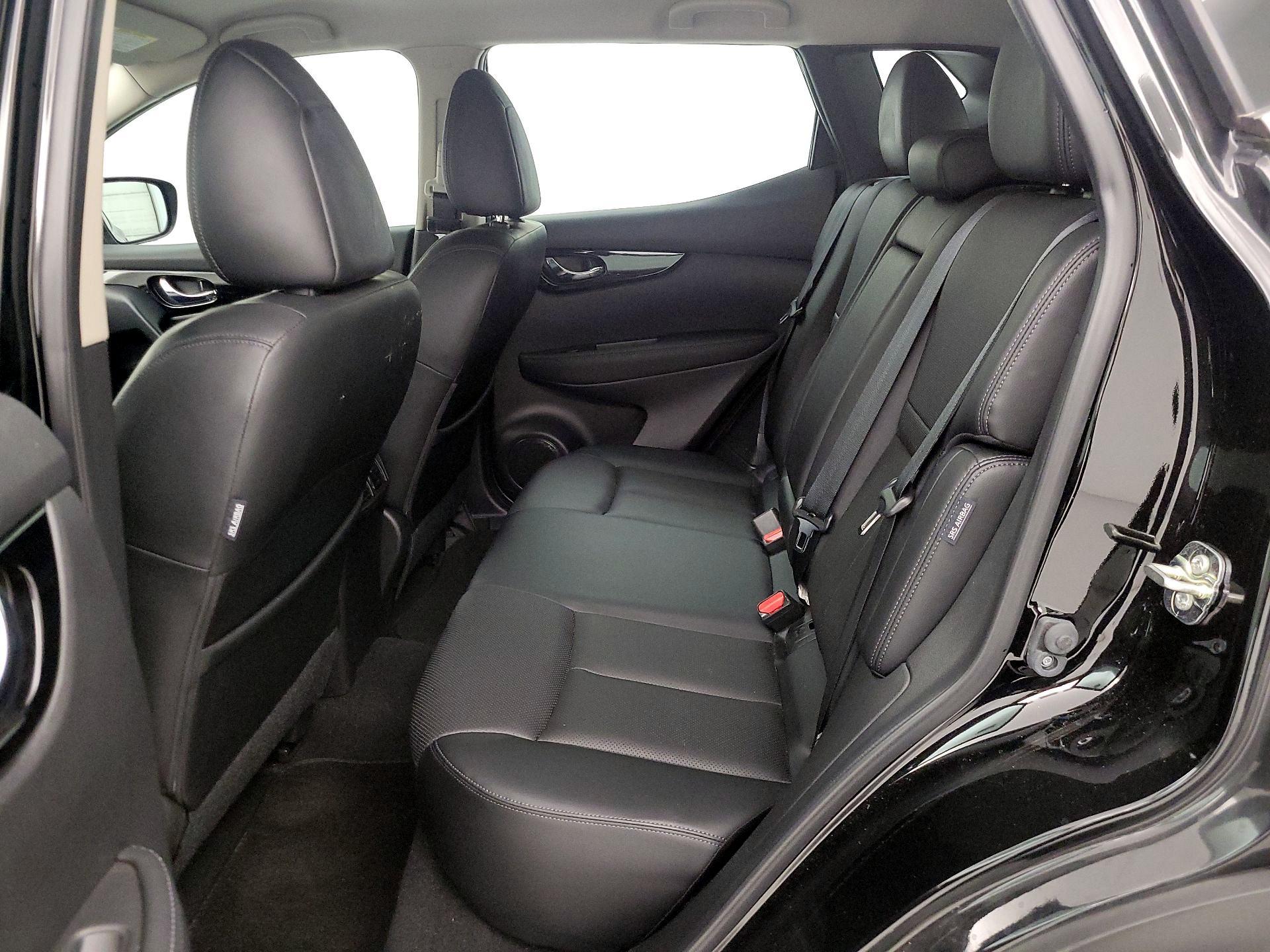 Thumbnail: 2022 Nissan Rogue Sport - 18