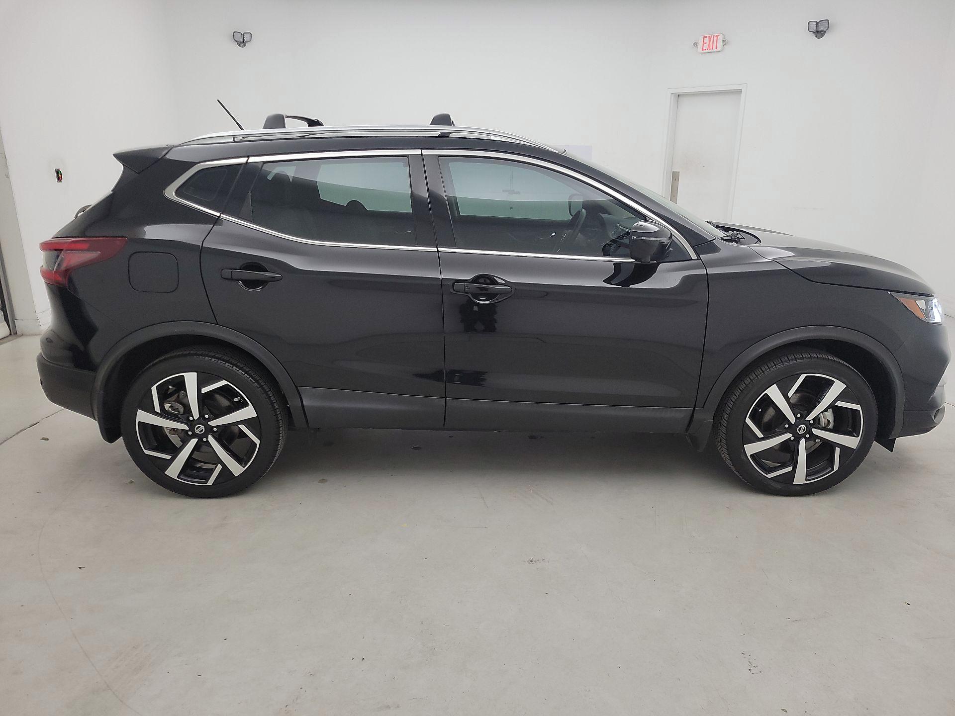 Thumbnail: 2022 Nissan Rogue Sport - 4