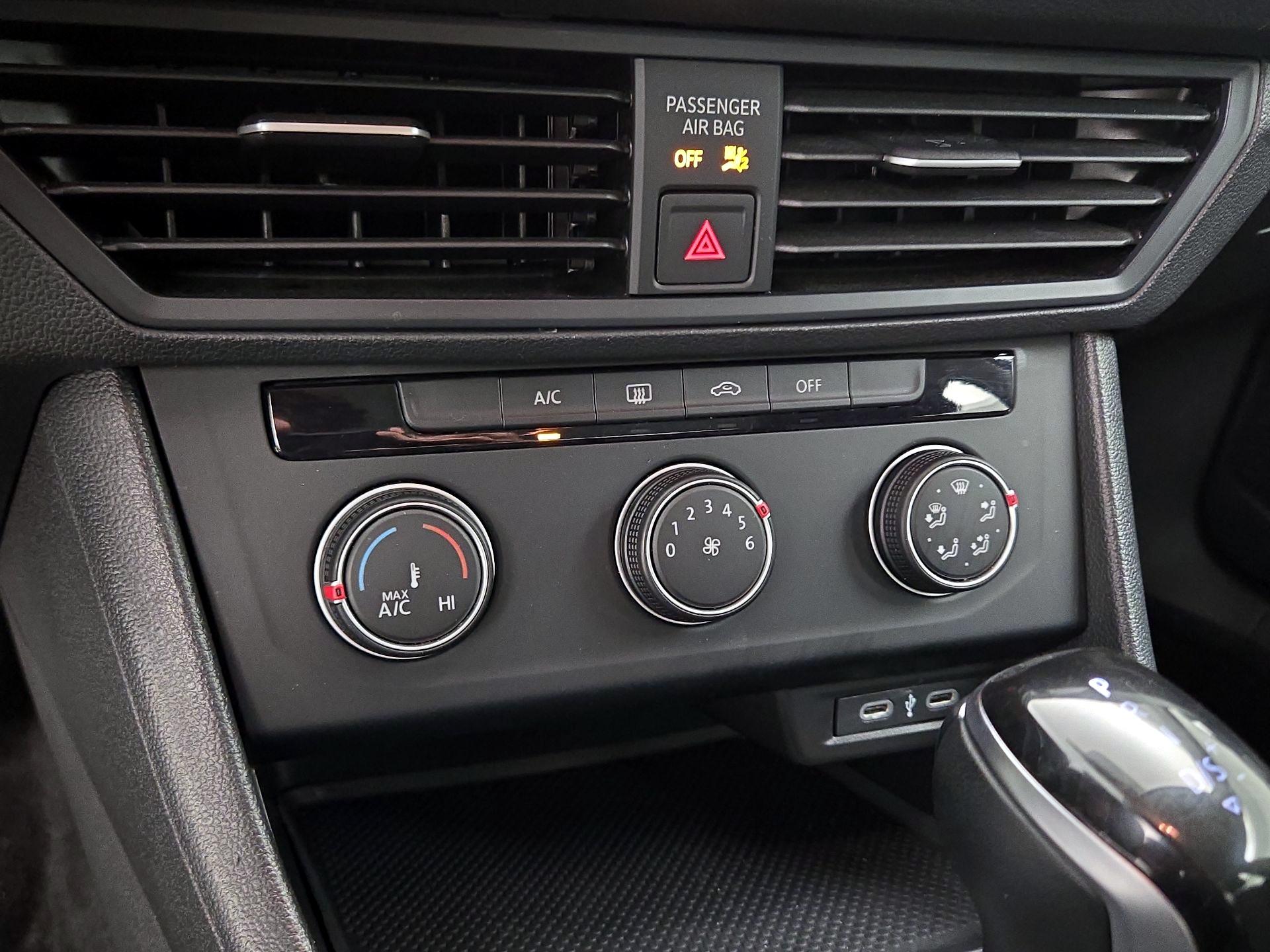 Thumbnail: 2024 Volkswagen Jetta - 16