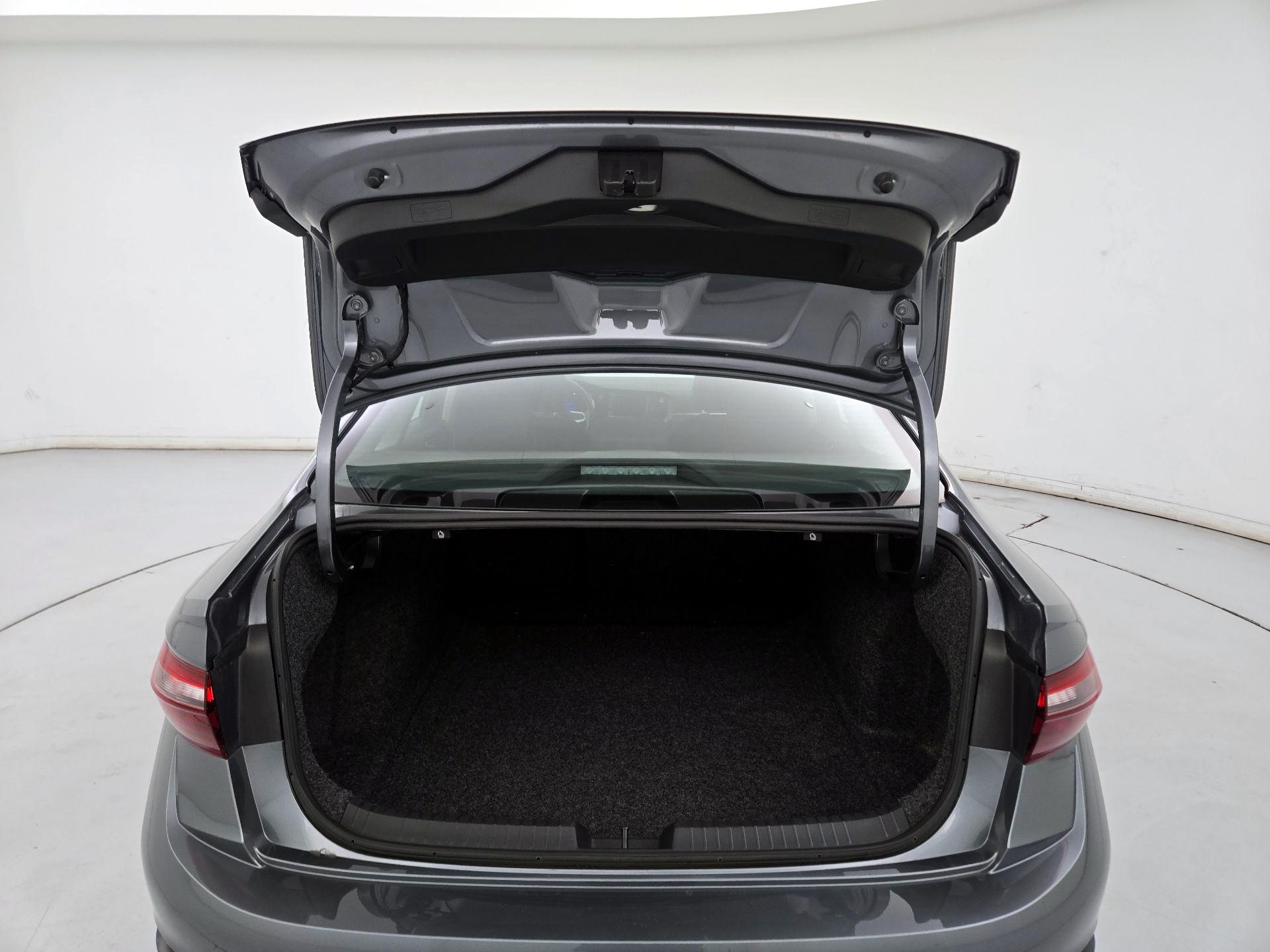 Thumbnail: 2024 Volkswagen Jetta - 20