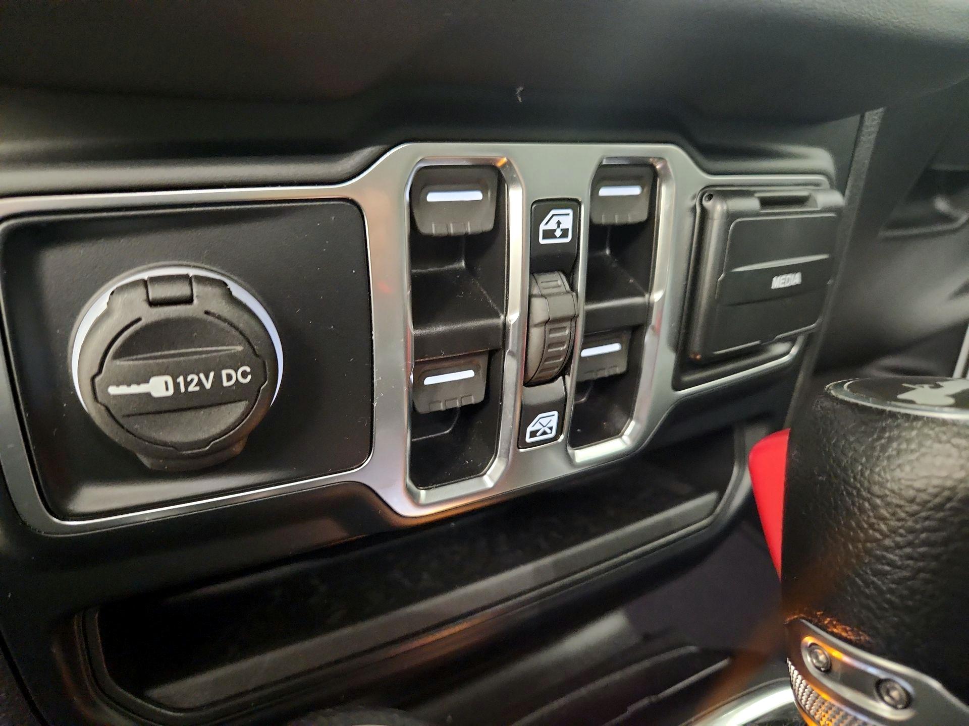Thumbnail: 2024 Jeep Wrangler - 16