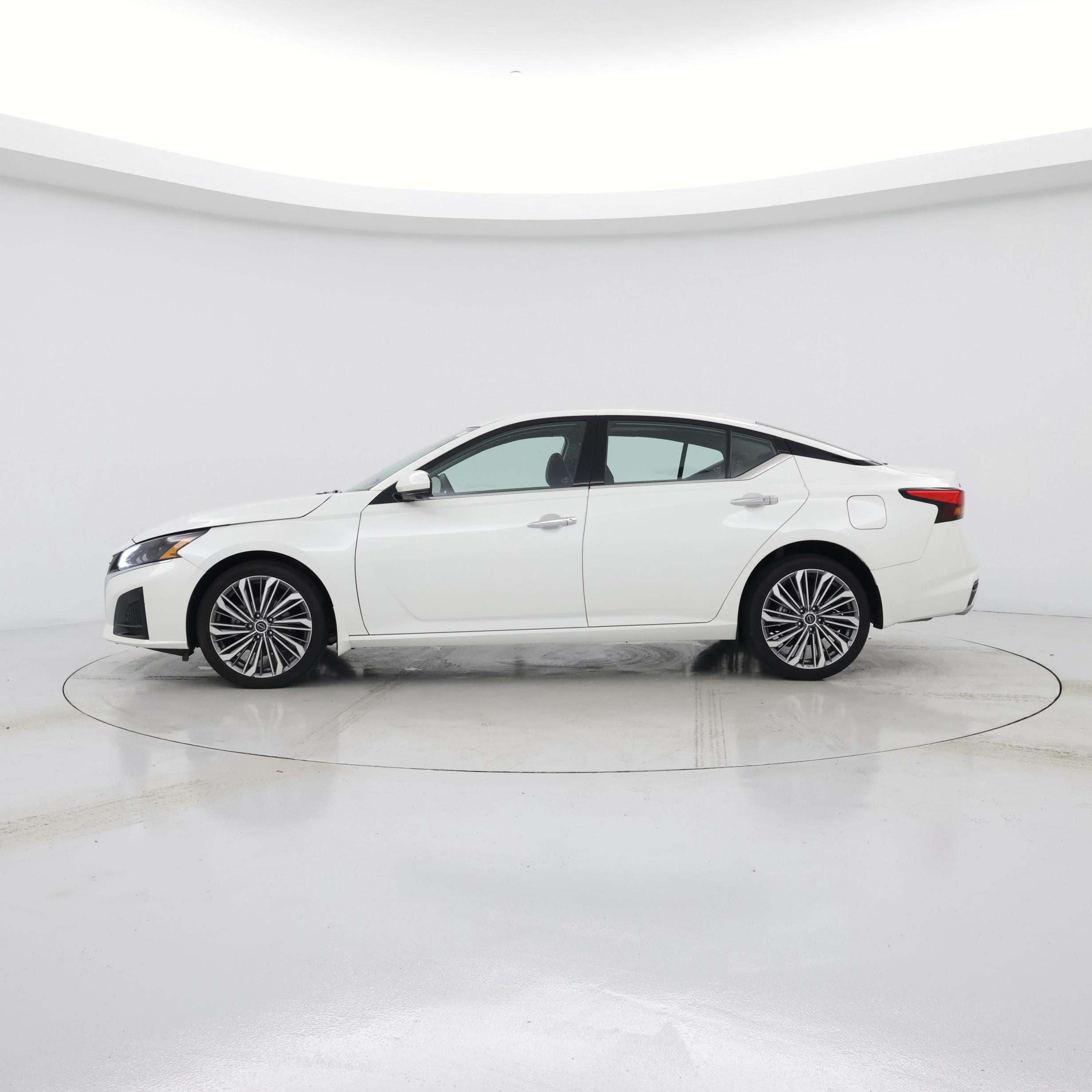 Thumbnail: 2024 Nissan Altima - 3