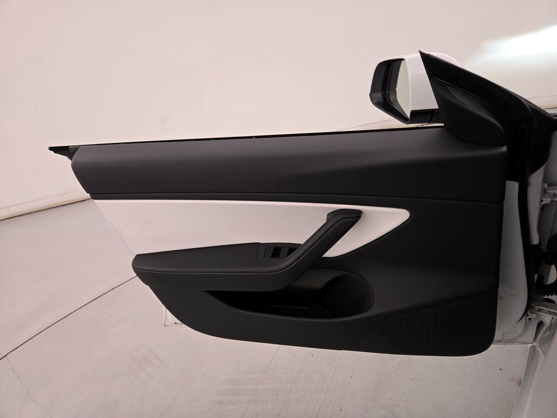 Thumbnail: 2021 Tesla Model 3 - 12