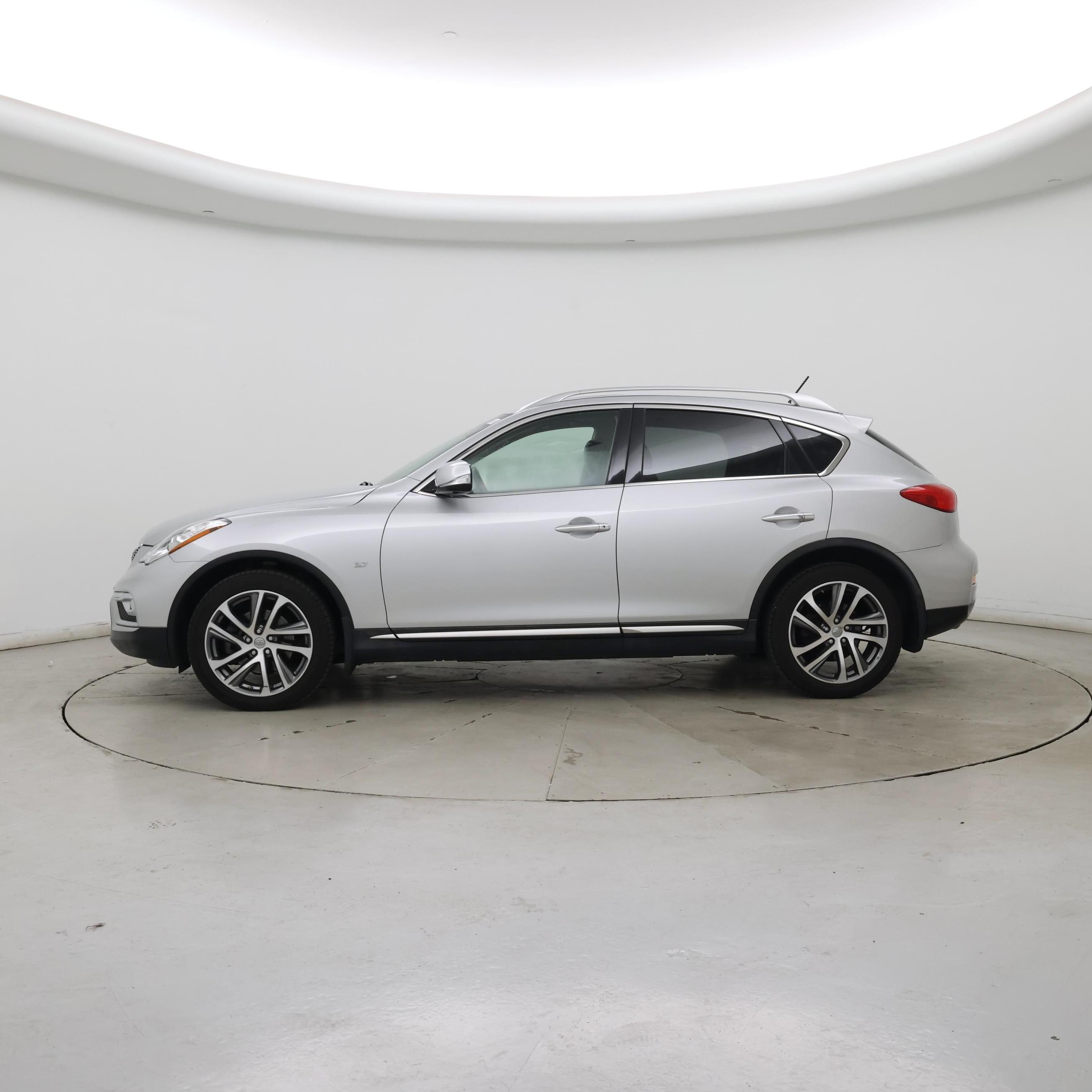 Thumbnail: 2016 INFINITI QX50 - 3