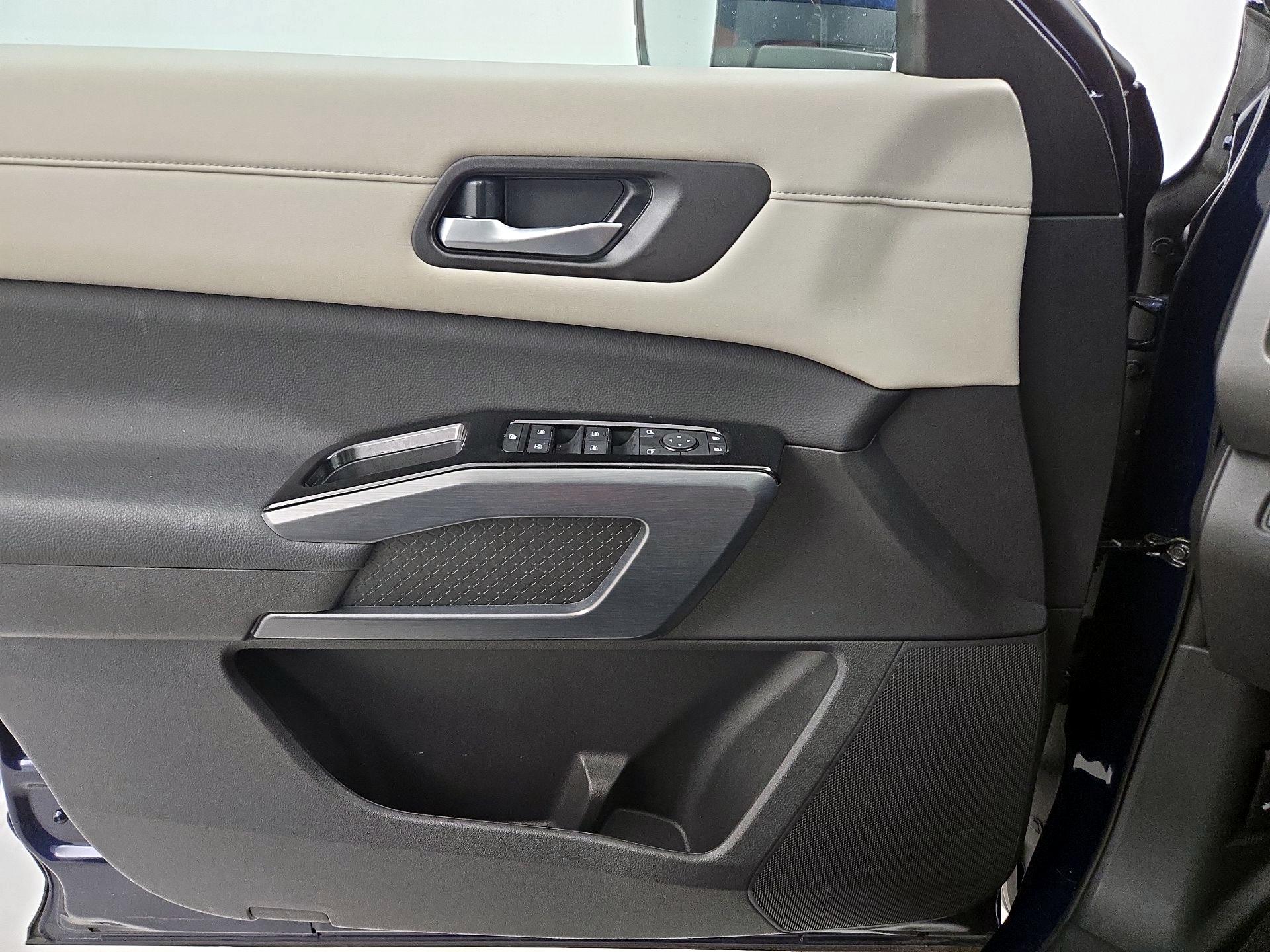 Thumbnail: 2025 Nissan Pathfinder - 12