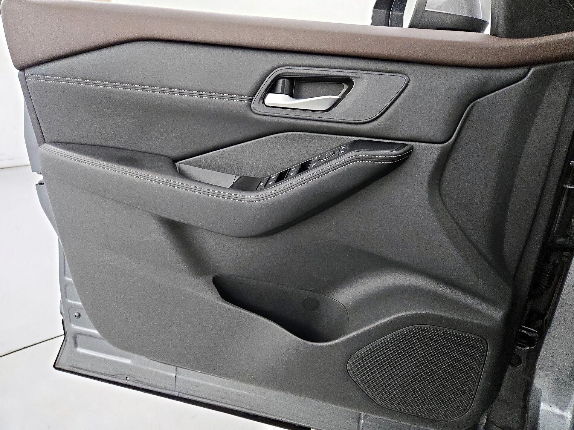 Thumbnail: 2023 Nissan Rogue - 12