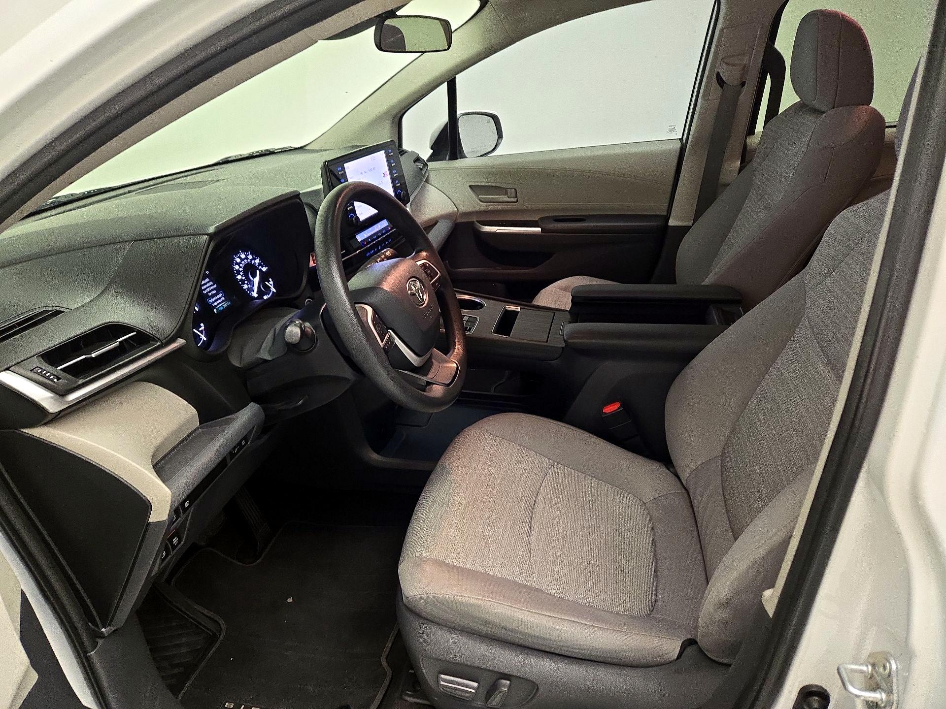 Thumbnail: 2021 Toyota Sienna - 11