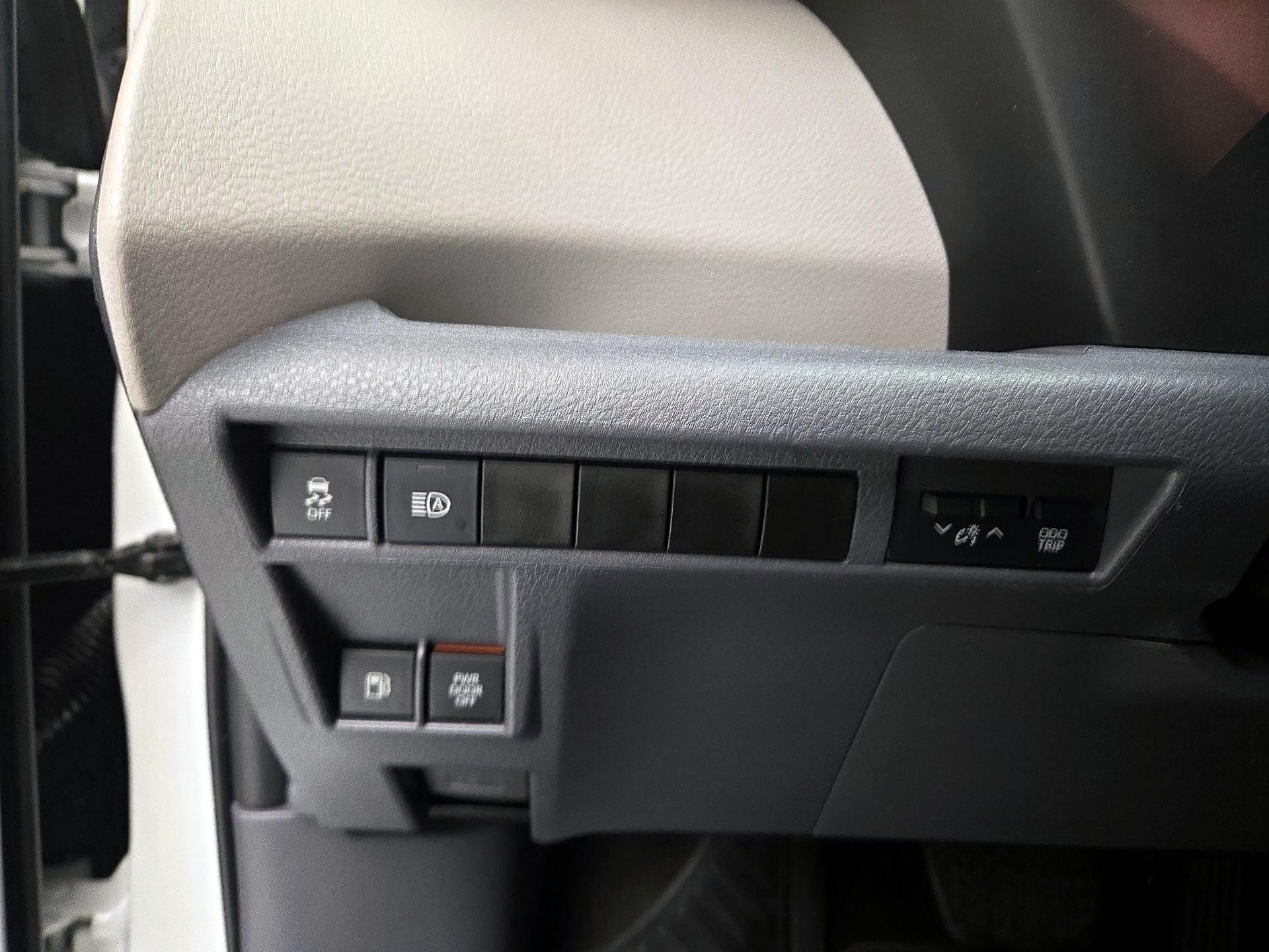 Thumbnail: 2021 Toyota Sienna - 13