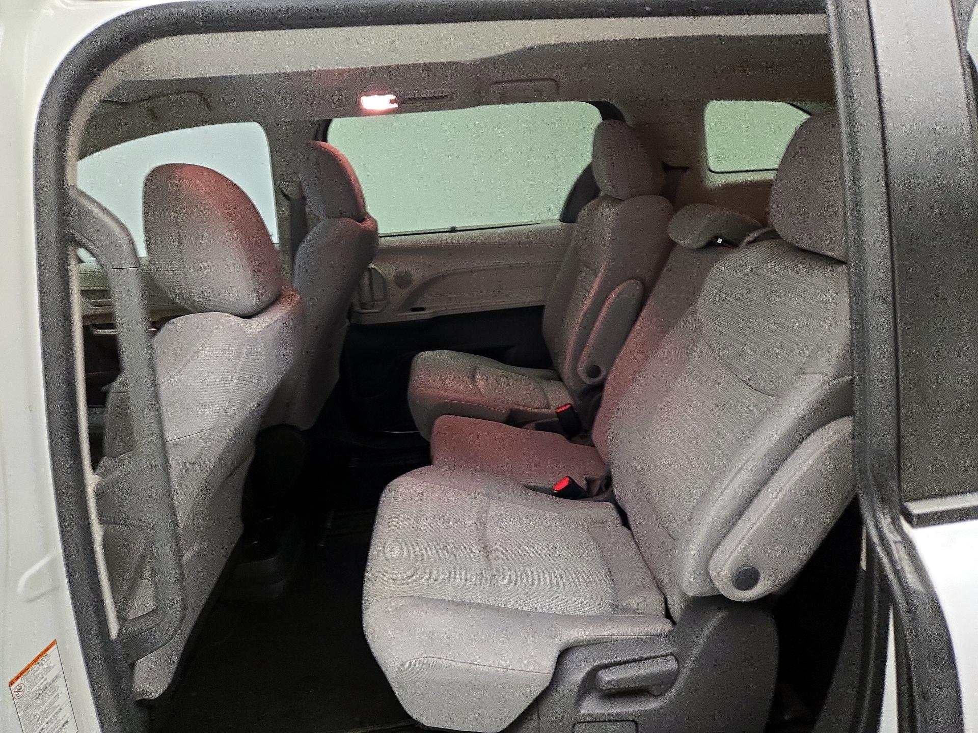 Thumbnail: 2021 Toyota Sienna - 19