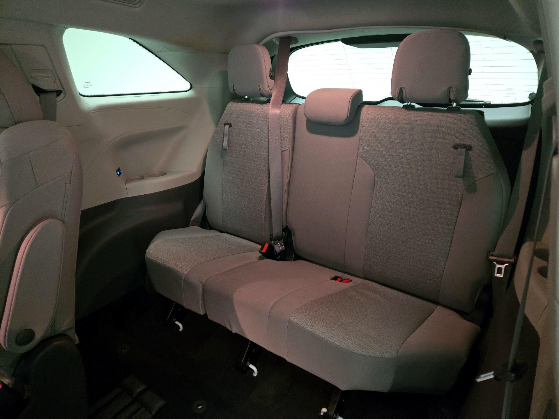 Thumbnail: 2021 Toyota Sienna - 20
