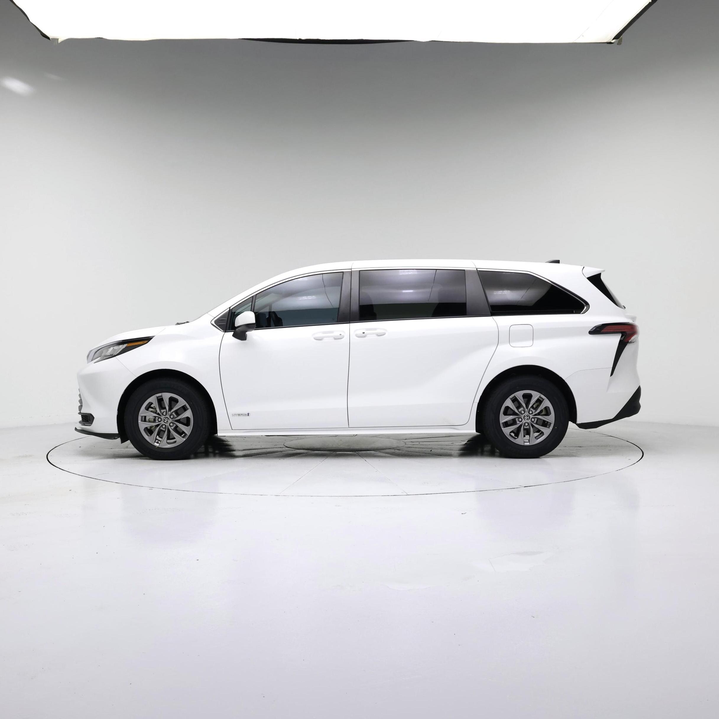 Thumbnail: 2021 Toyota Sienna - 3
