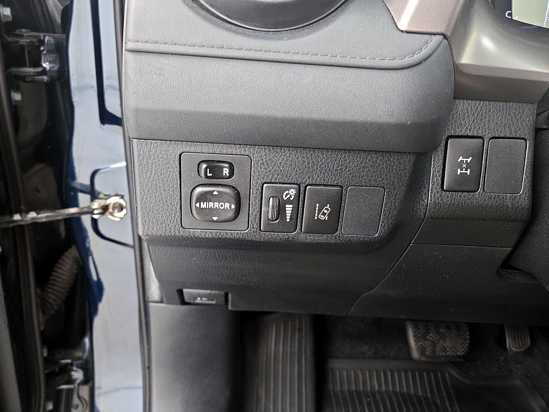 Thumbnail: 2018 Toyota RAV4 - 13