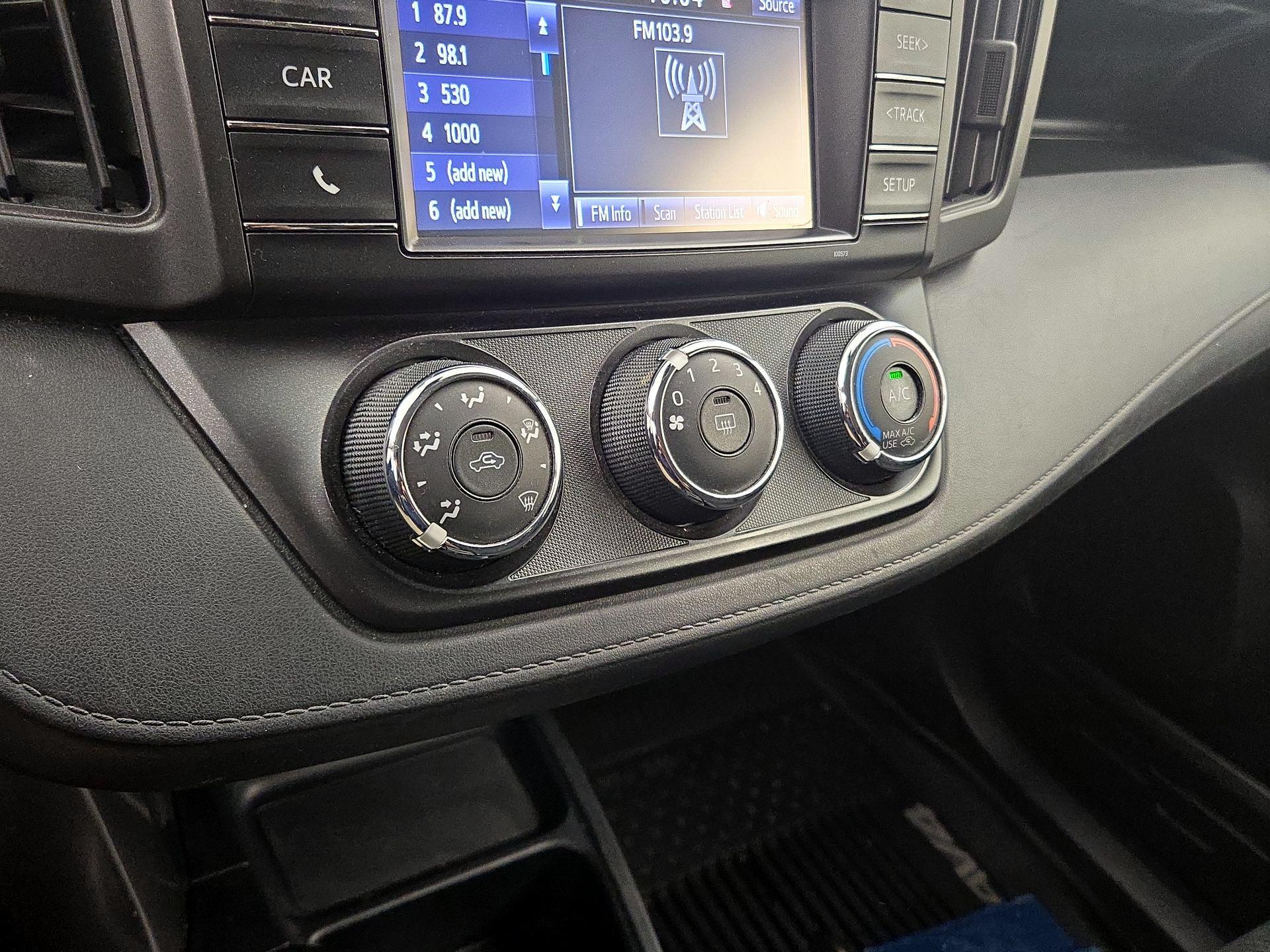 Thumbnail: 2018 Toyota RAV4 - 16