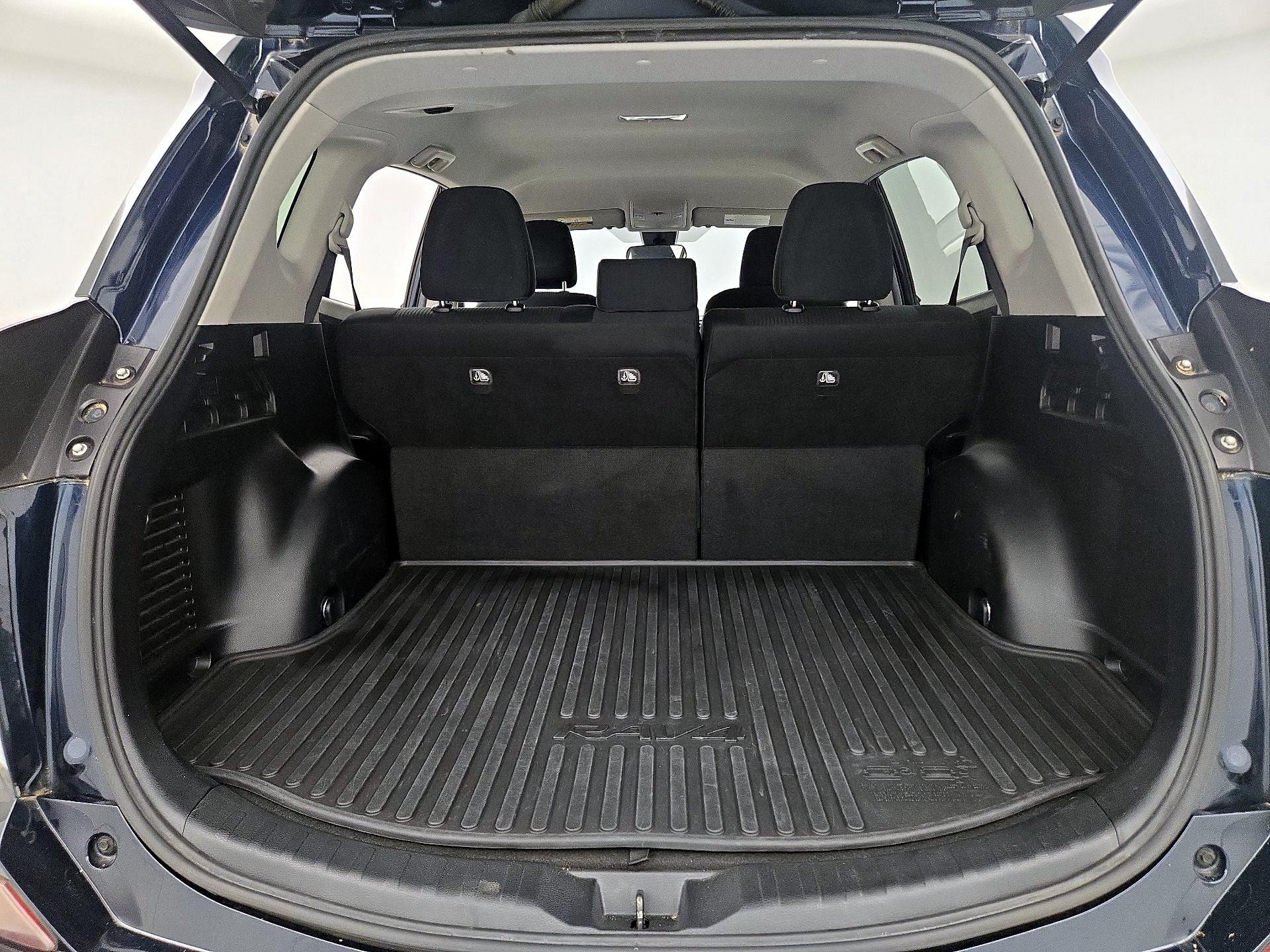 Thumbnail: 2018 Toyota RAV4 - 20