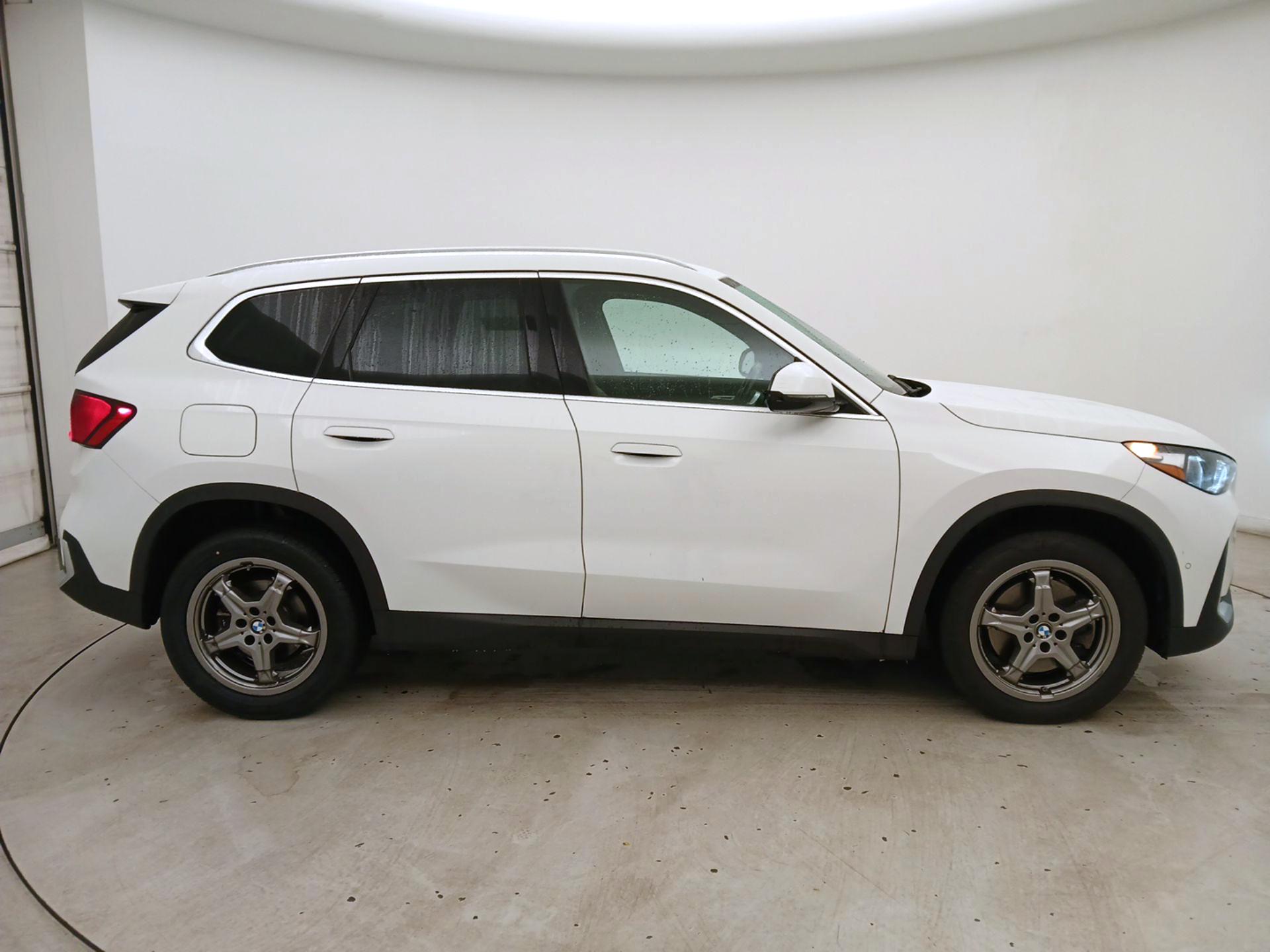 Thumbnail: 2023 BMW X1 - 4