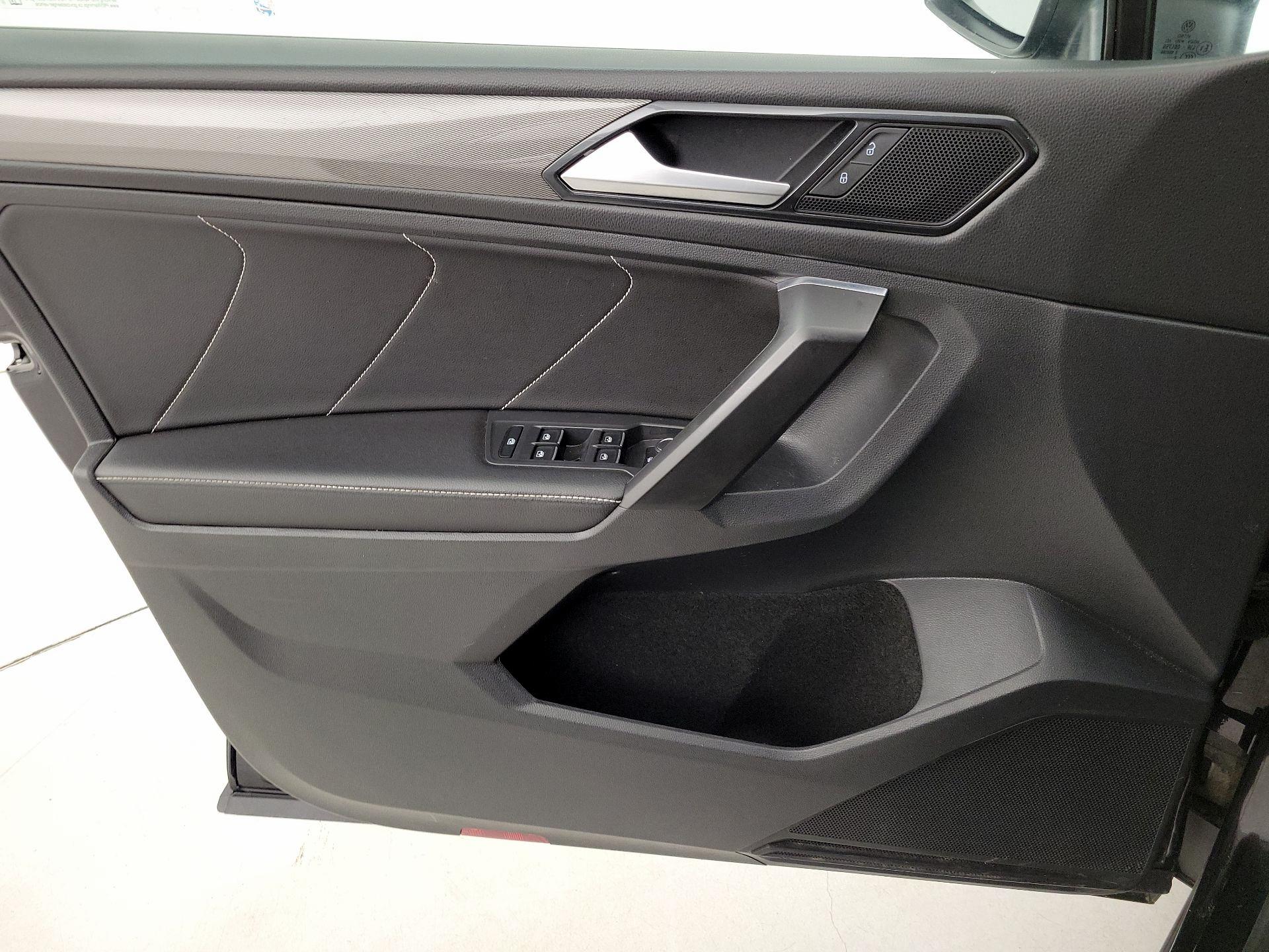 Thumbnail: 2023 Volkswagen Tiguan - 12