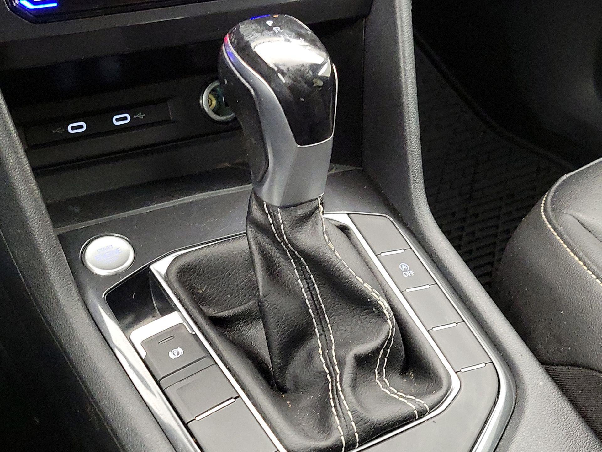 Thumbnail: 2023 Volkswagen Tiguan - 17