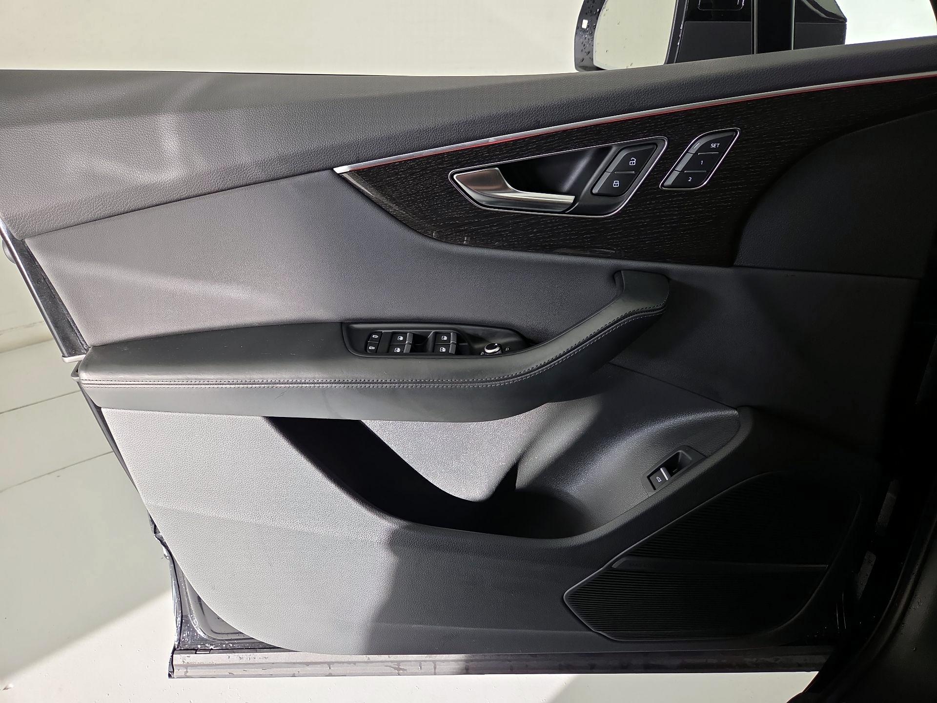 Thumbnail: 2022 Audi Q7 - 12