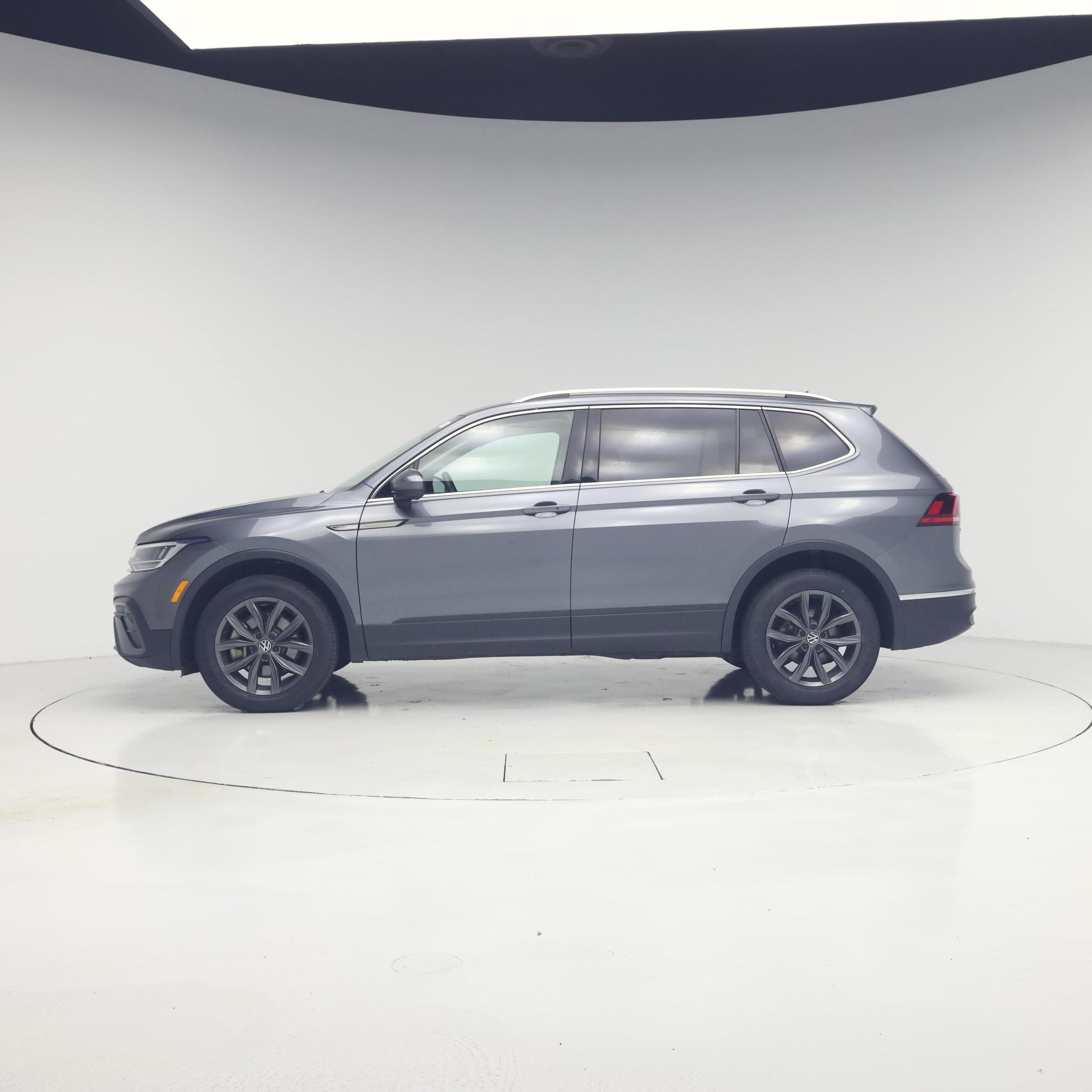 Thumbnail: 2024 Volkswagen Tiguan - 3