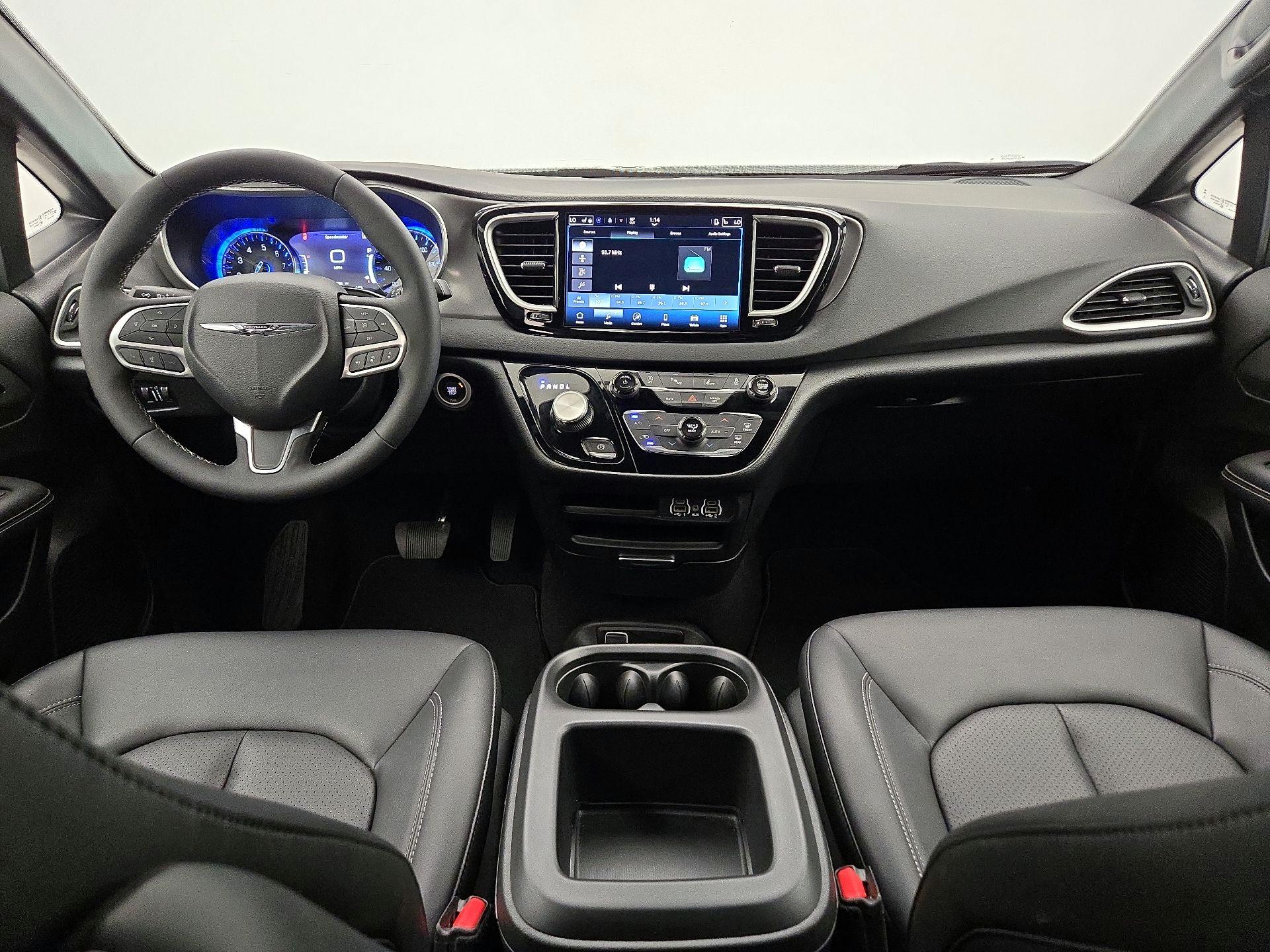 Thumbnail: 2025 Chrysler Pacifica - 9