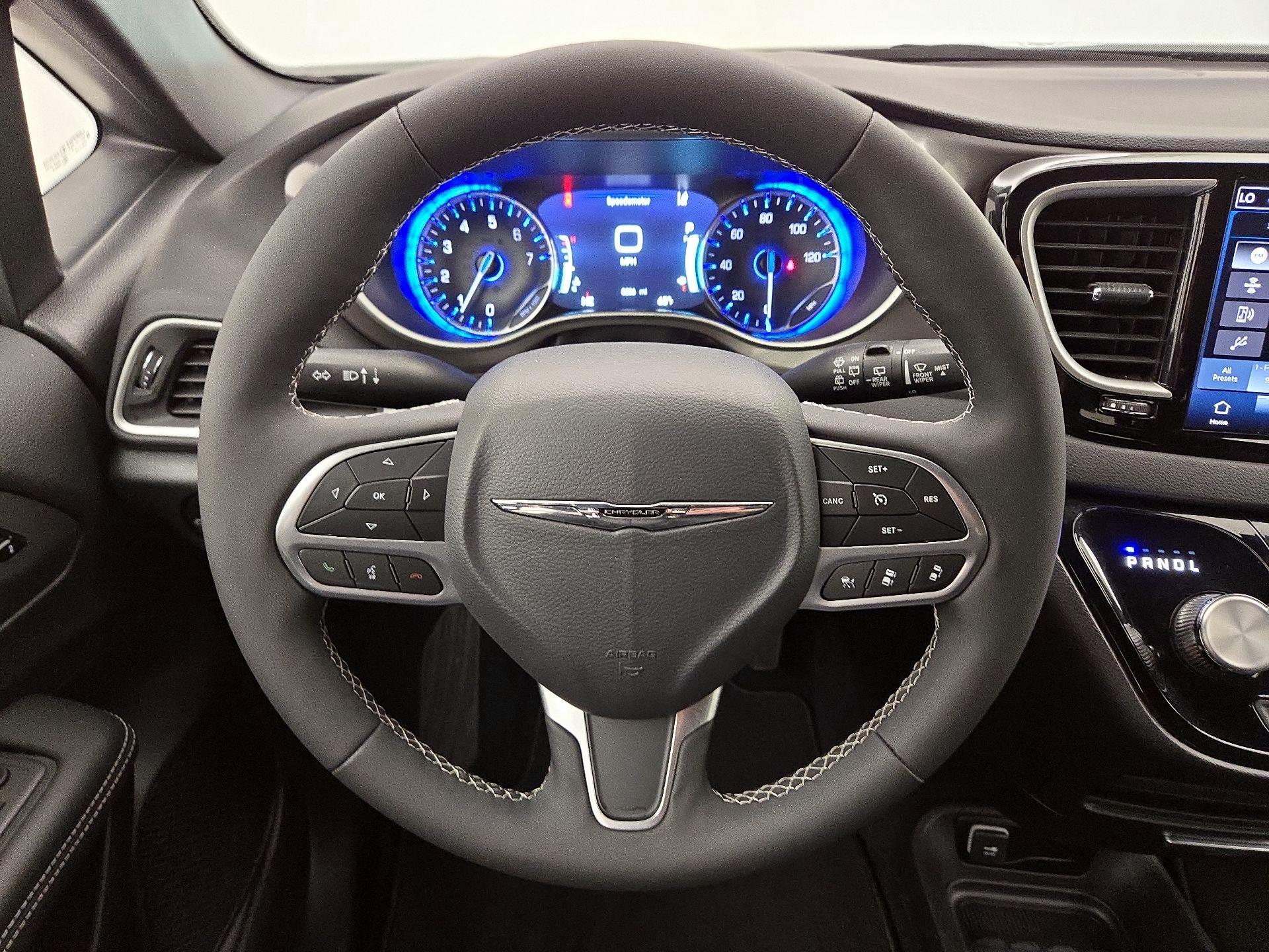 Thumbnail: 2025 Chrysler Pacifica - 10