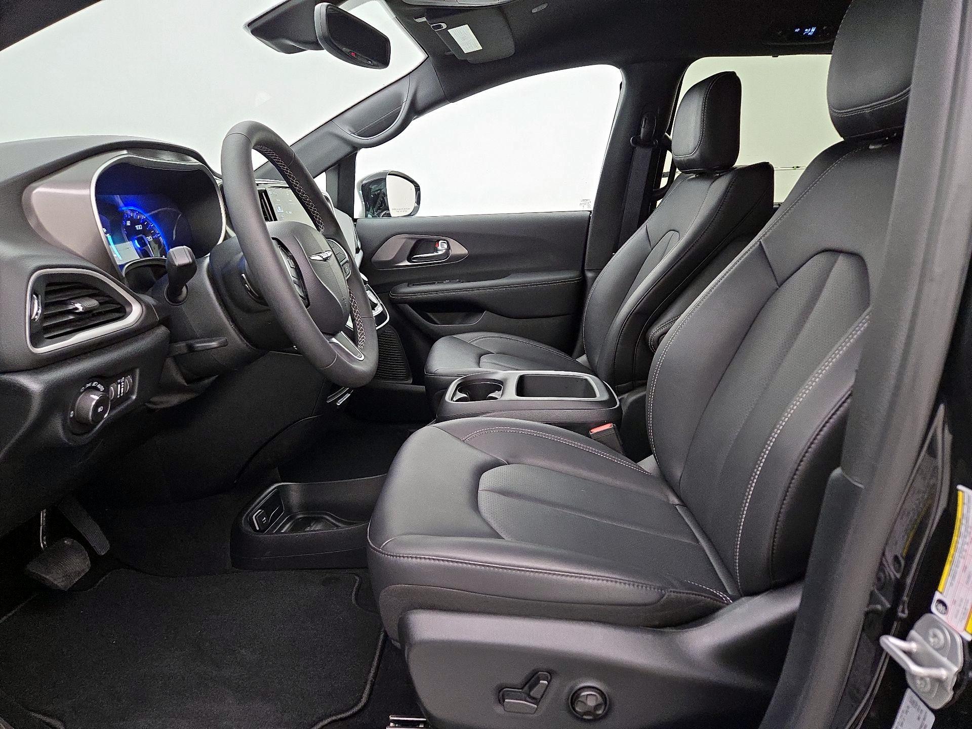 Thumbnail: 2025 Chrysler Pacifica - 11