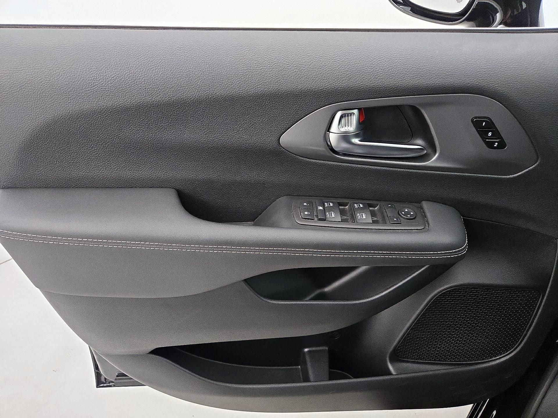 Thumbnail: 2025 Chrysler Pacifica - 12