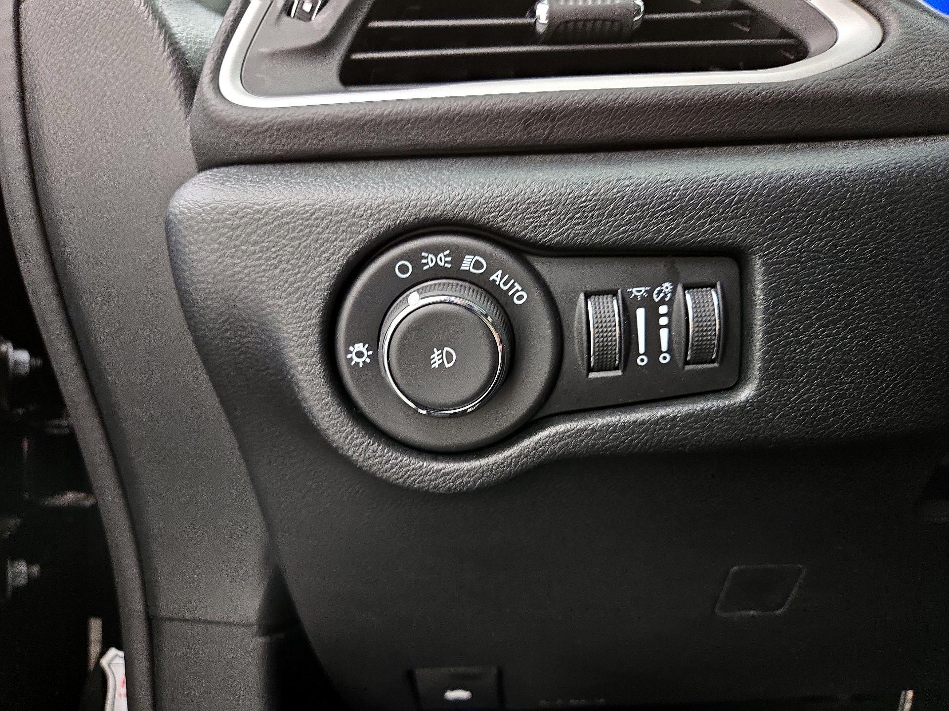 Thumbnail: 2025 Chrysler Pacifica - 13