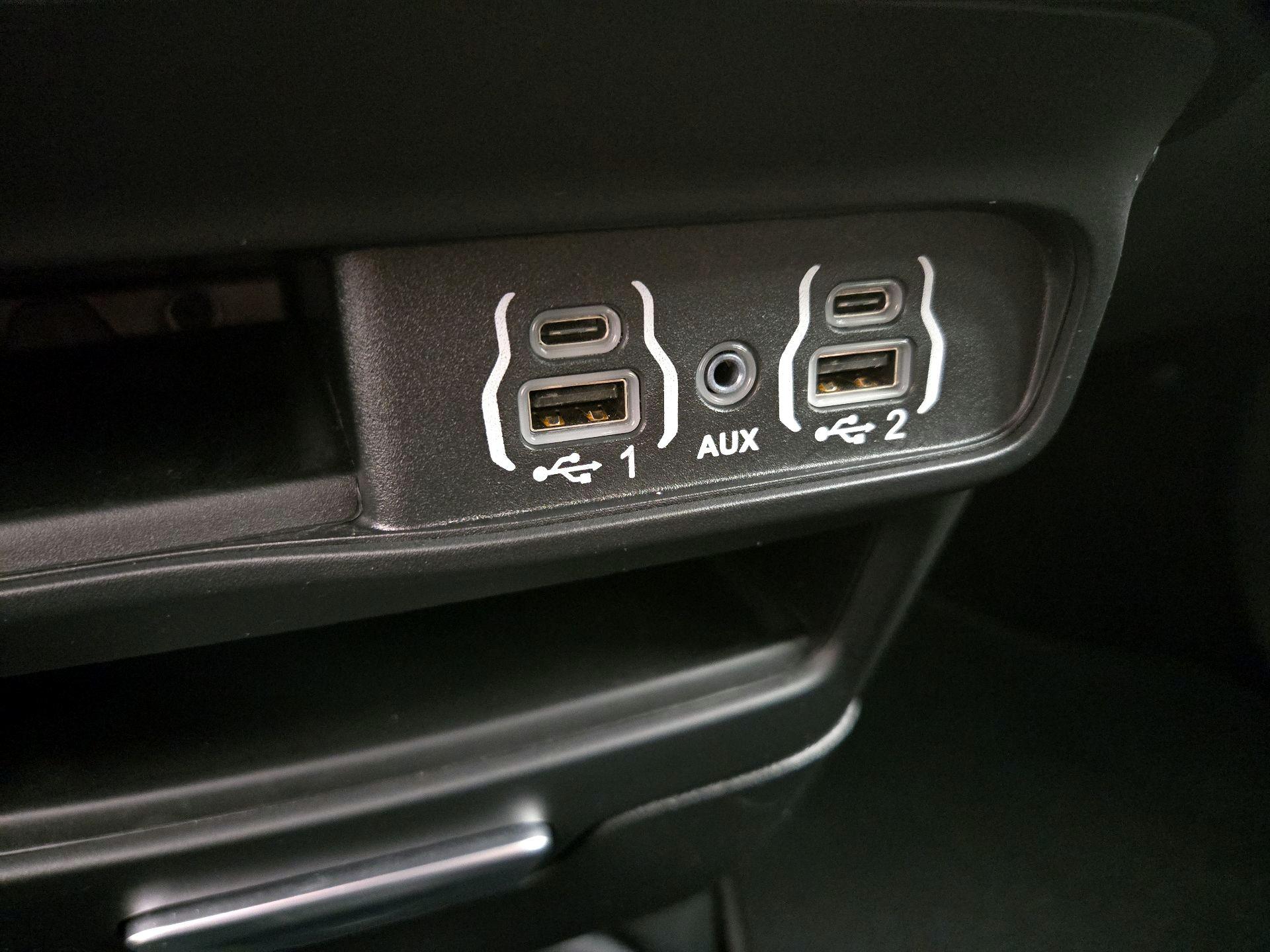 Thumbnail: 2025 Chrysler Pacifica - 18