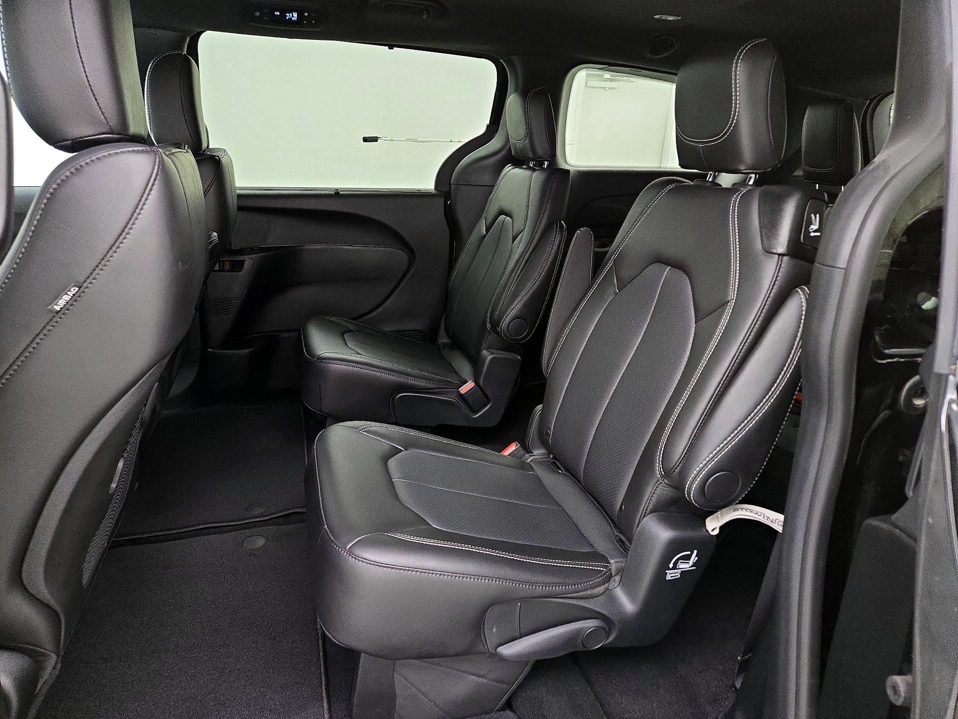 Thumbnail: 2025 Chrysler Pacifica - 19