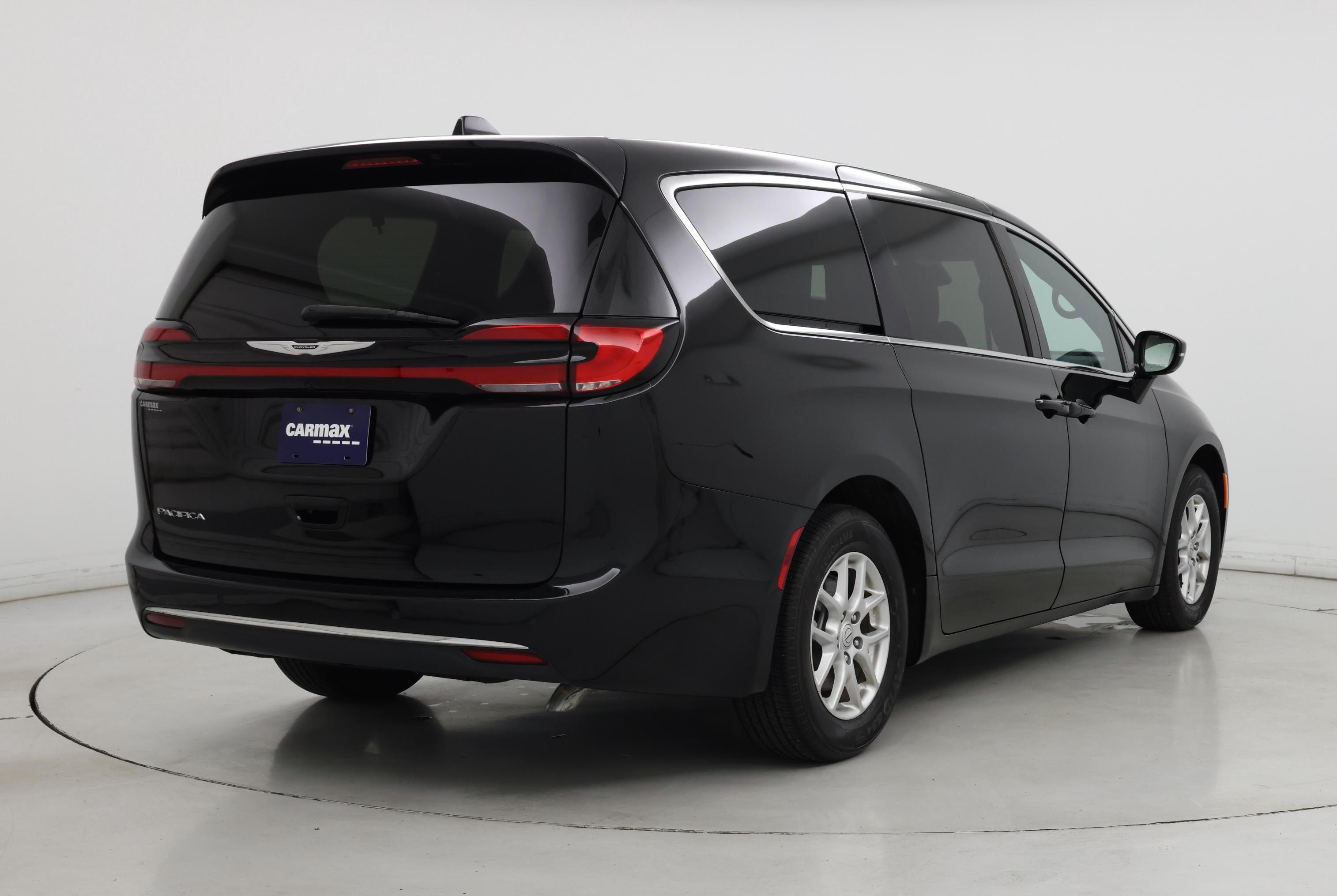 Thumbnail: 2025 Chrysler Pacifica - 8